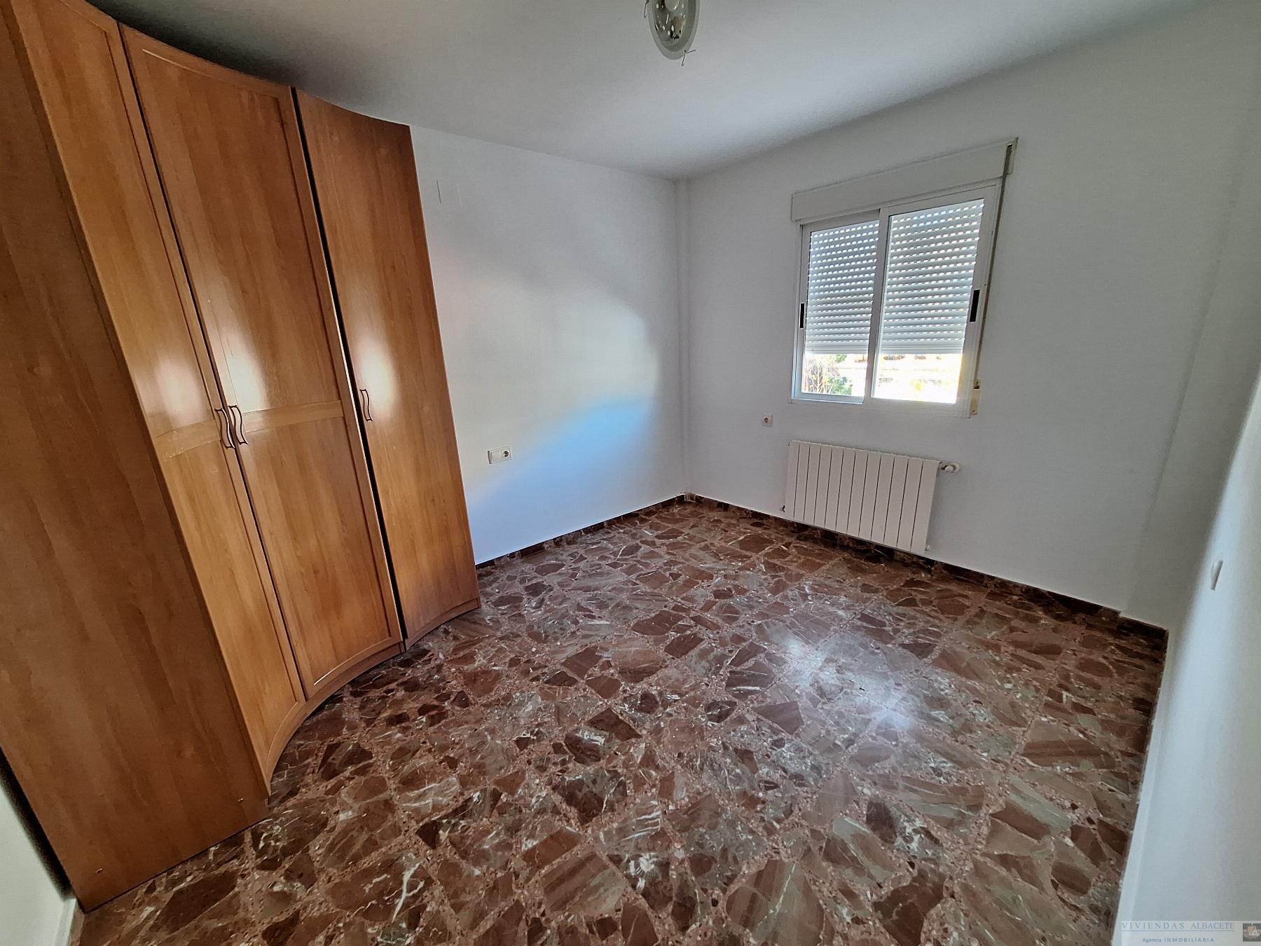 For sale of chalet in Albacete