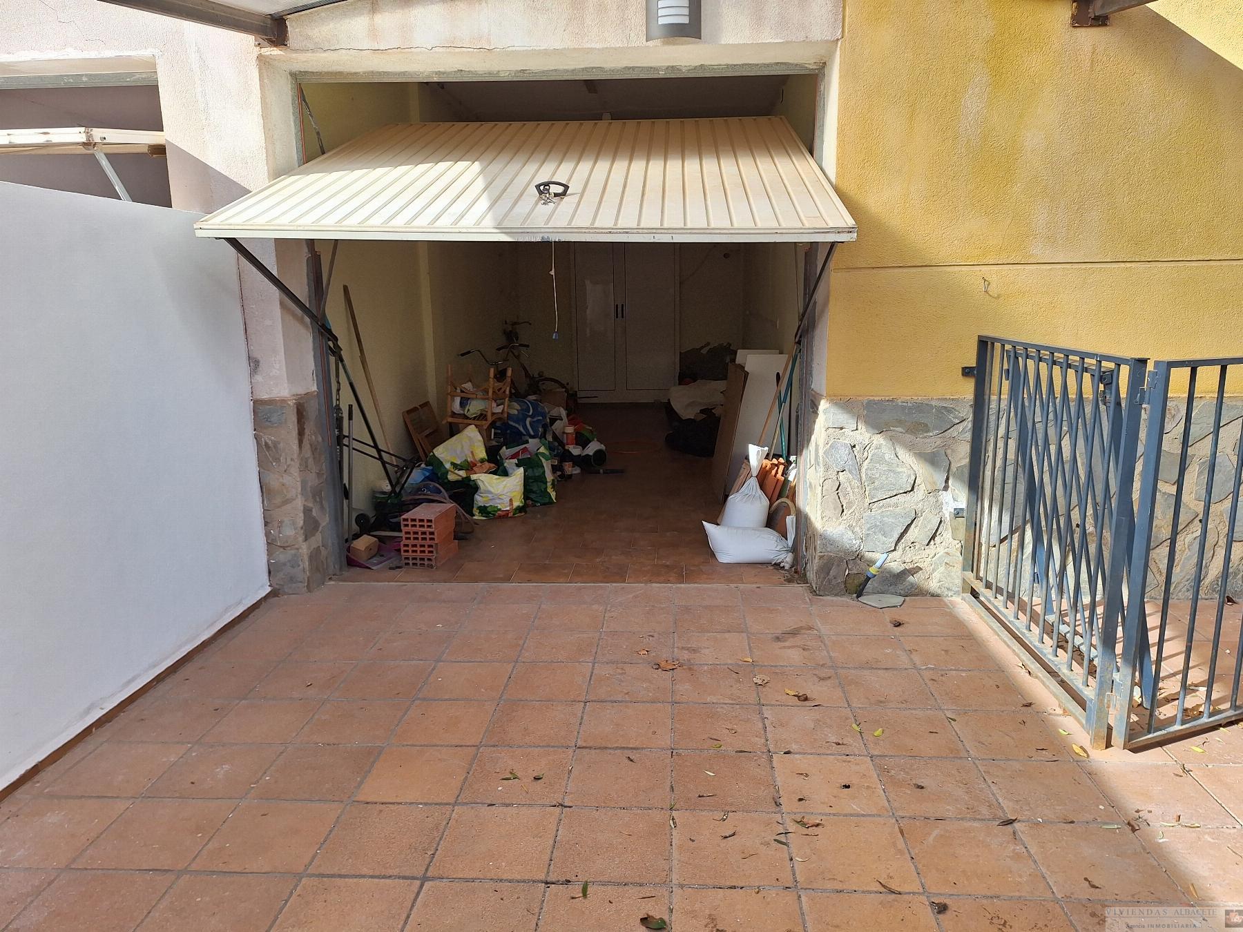 For sale of chalet in Albacete