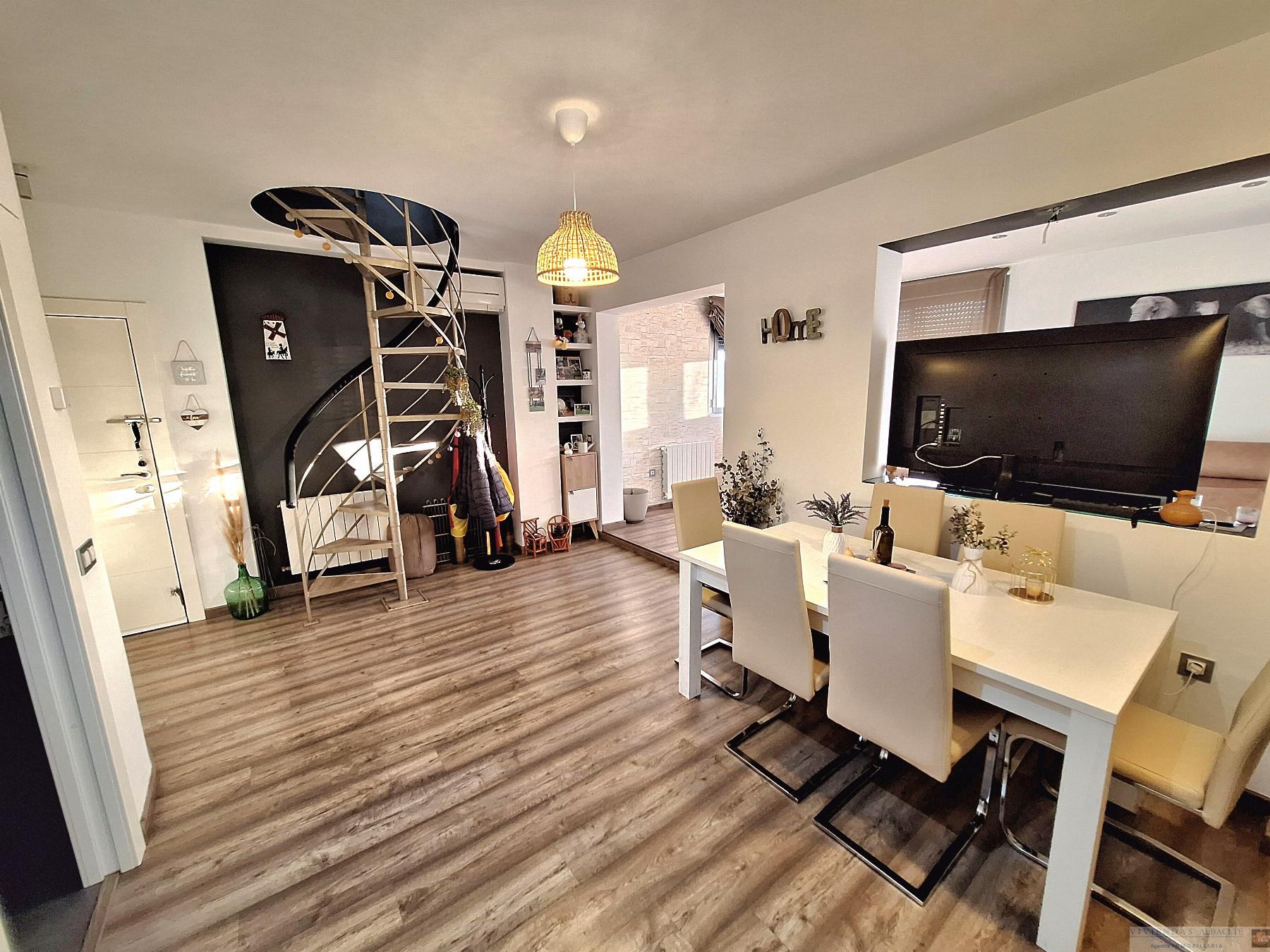 For sale of penthouse in Albacete