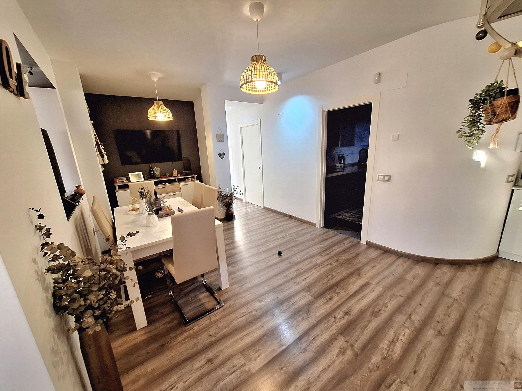 For sale of penthouse in Albacete