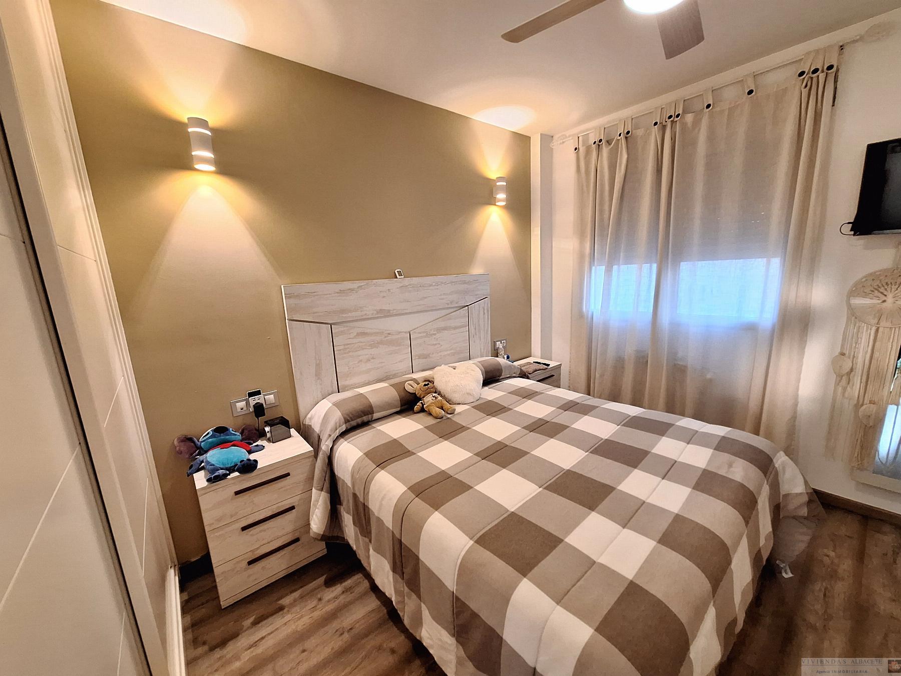 For sale of penthouse in Albacete