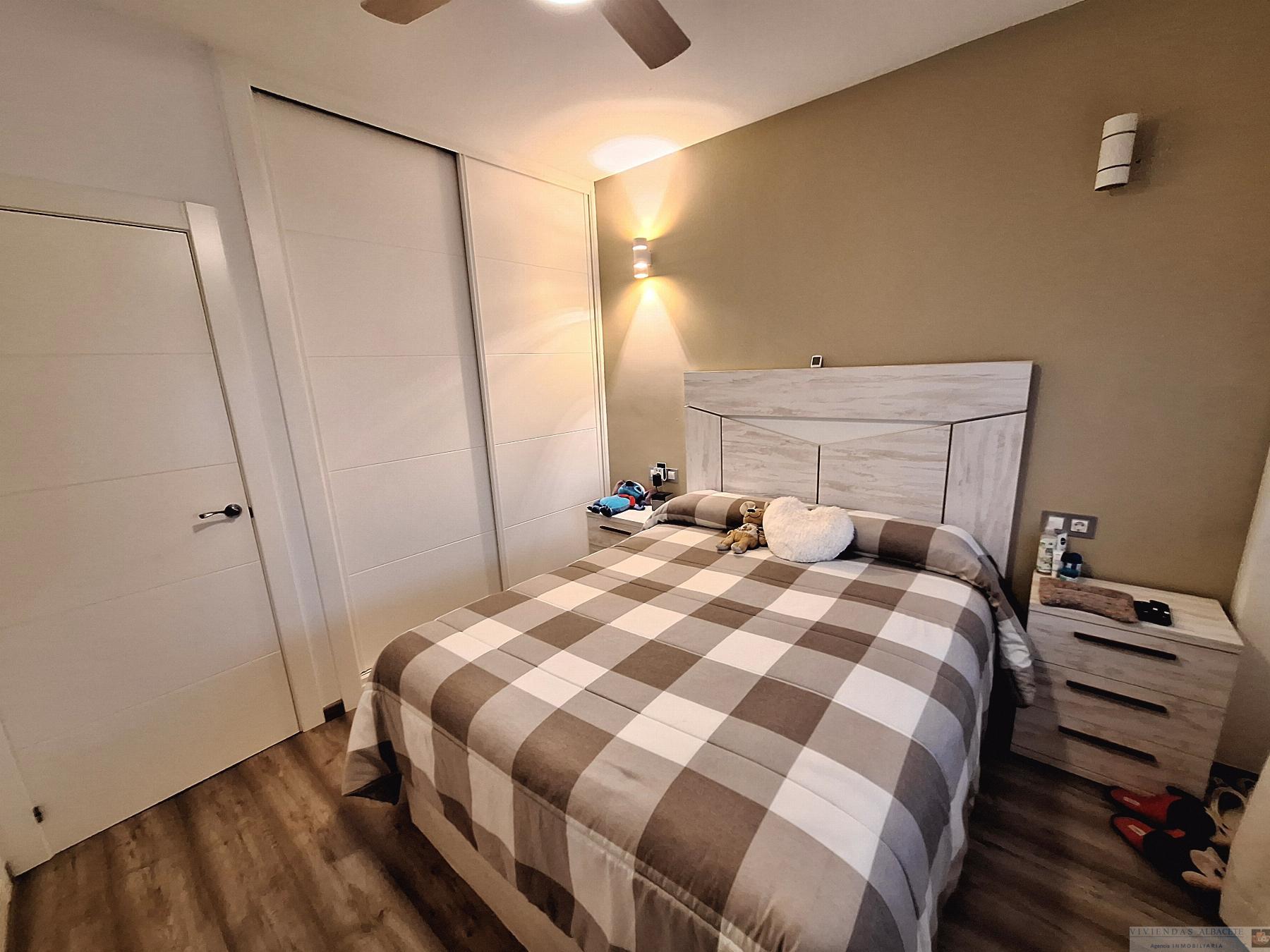 For sale of penthouse in Albacete