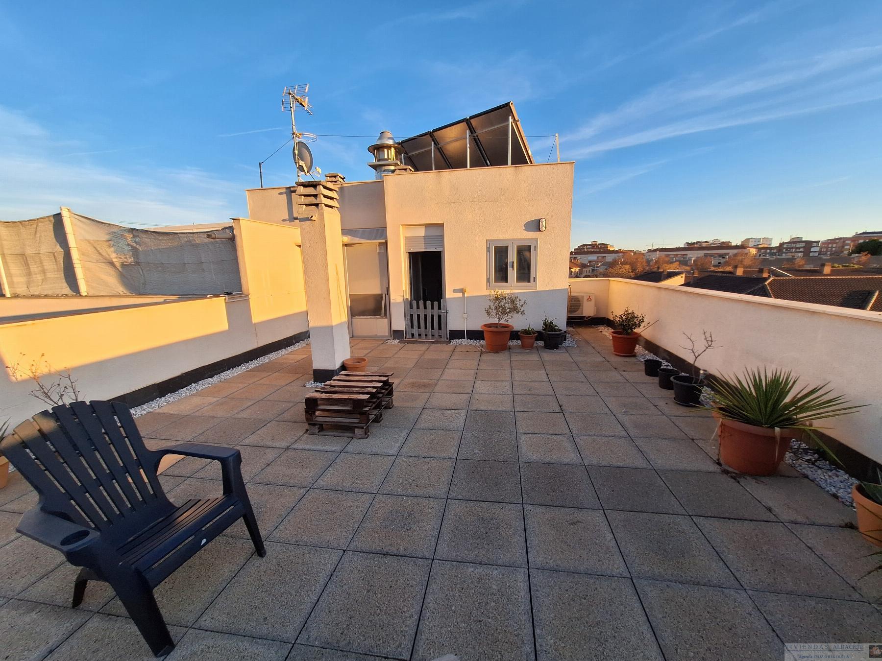 For sale of penthouse in Albacete