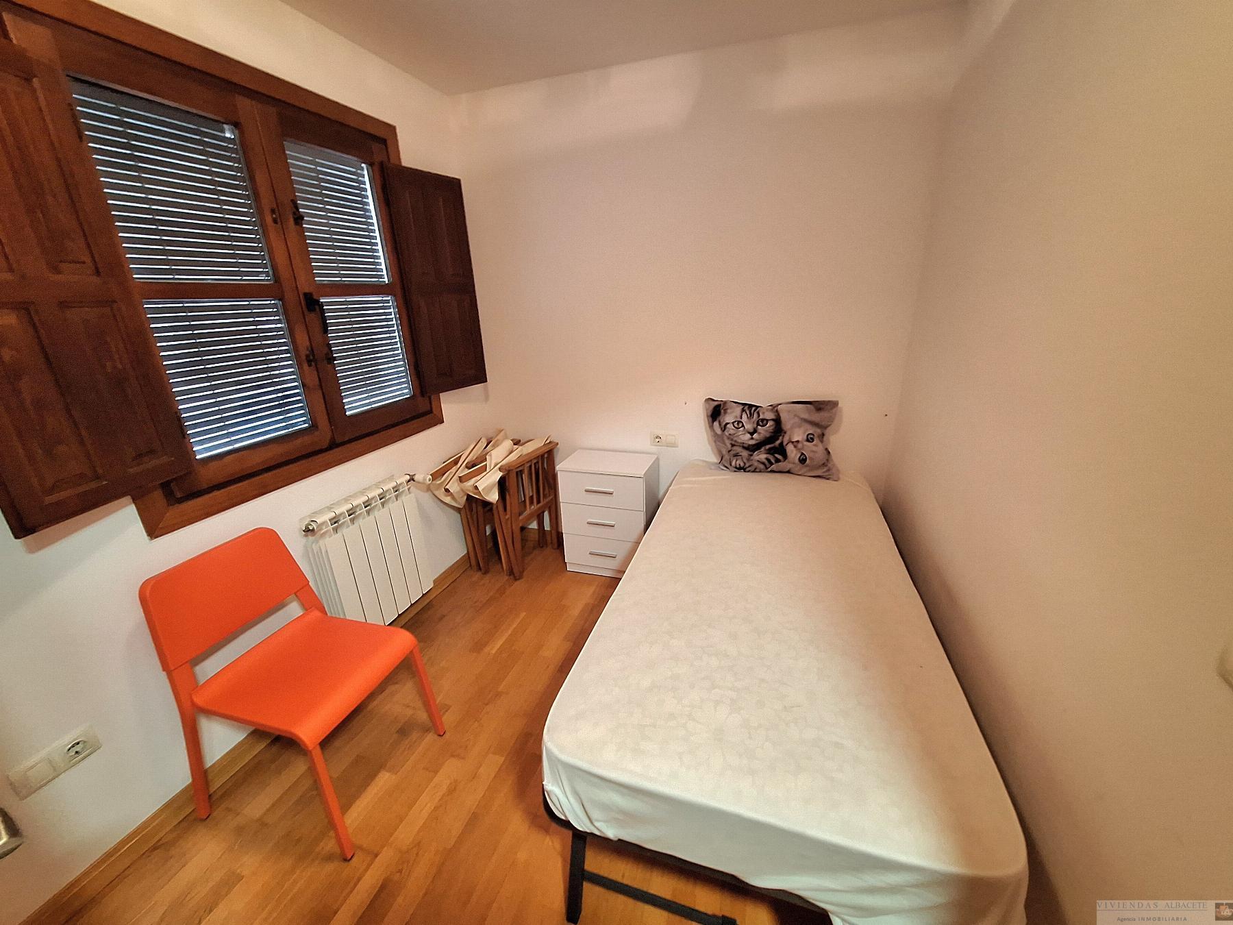 For sale of flat in Chinchilla de Monte-Aragón