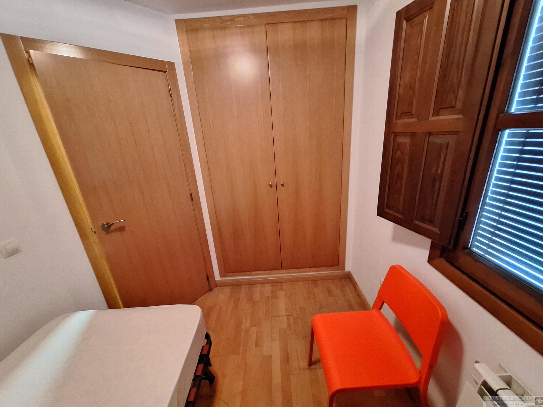 For sale of flat in Chinchilla de Monte-Aragón