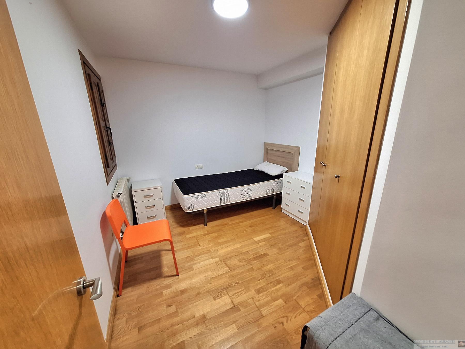 For sale of flat in Chinchilla de Monte-Aragón