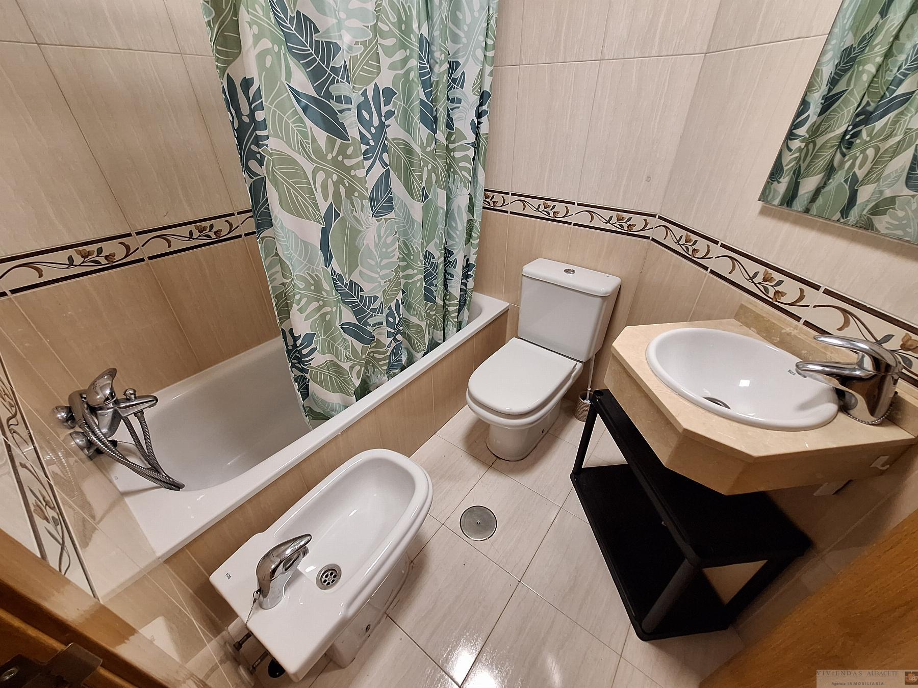 For sale of flat in Chinchilla de Monte-Aragón
