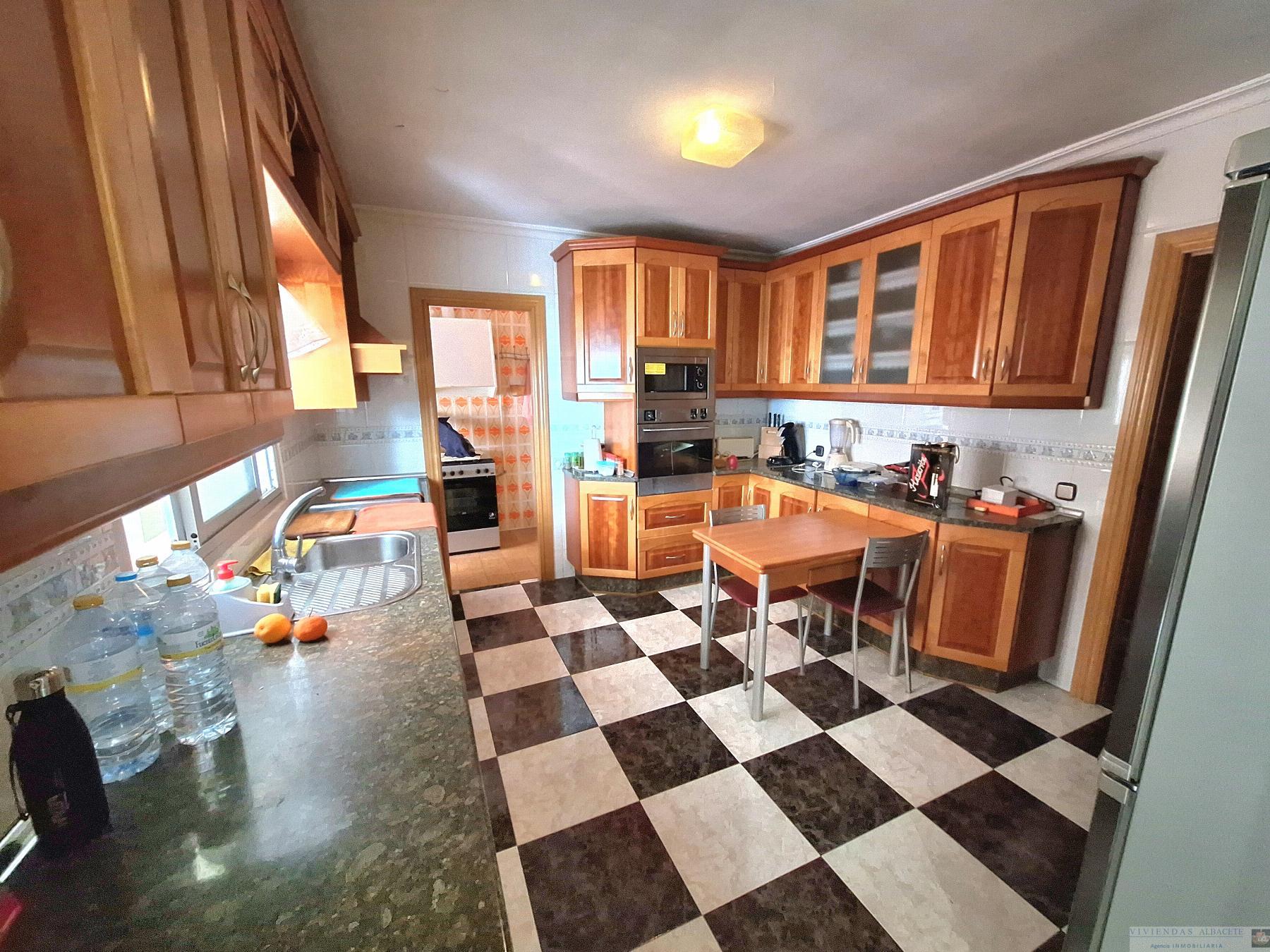 For sale of flat in Albacete