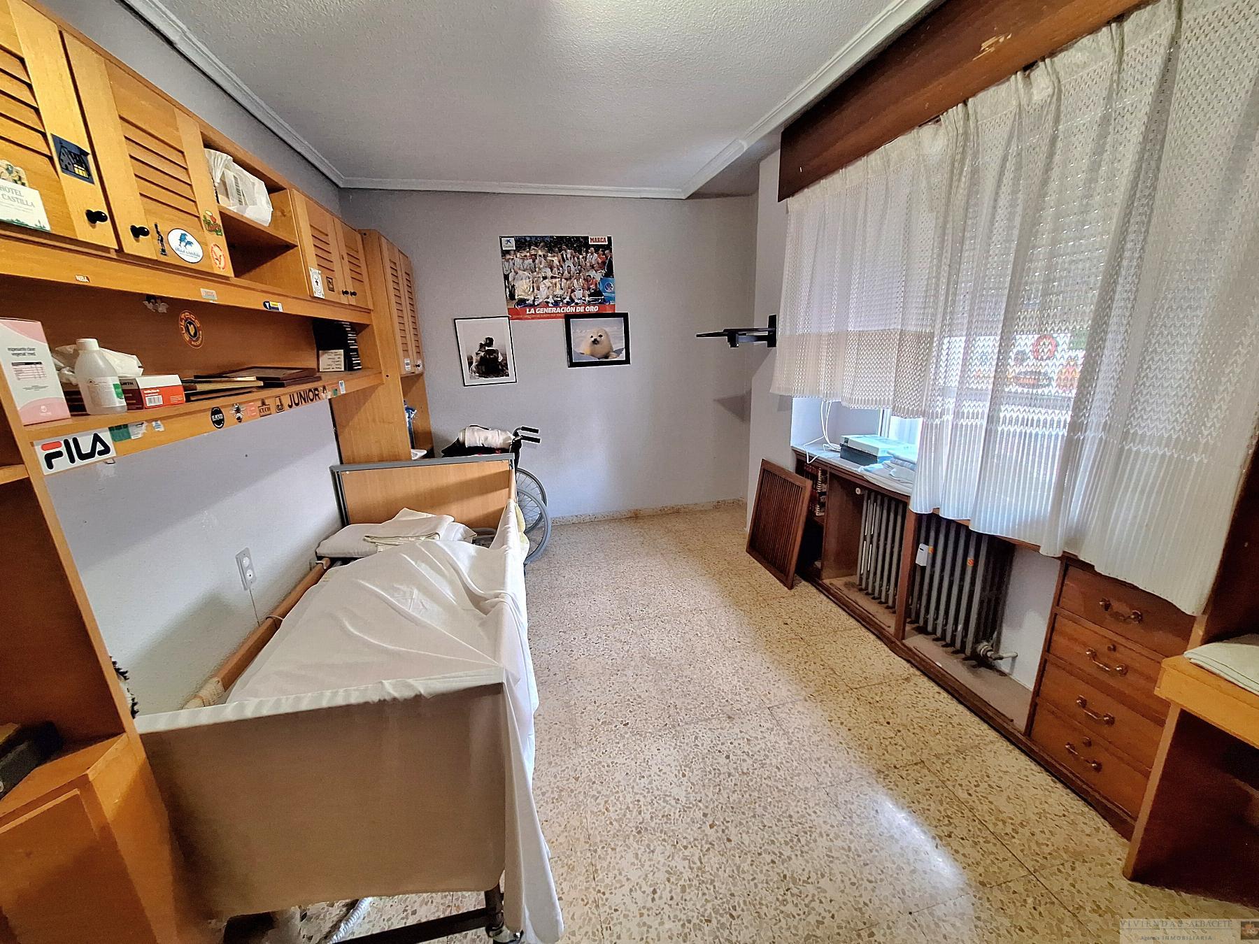 For sale of flat in Albacete