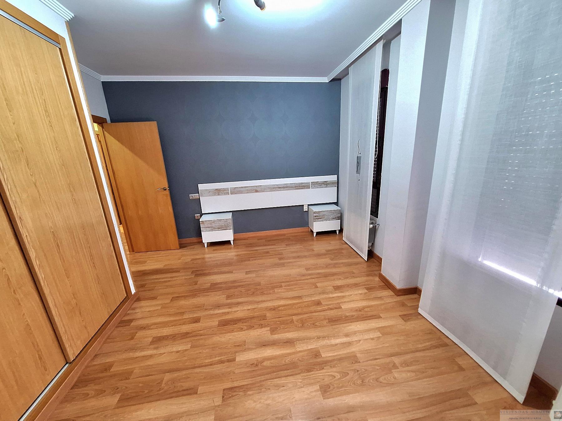 For sale of flat in Albacete