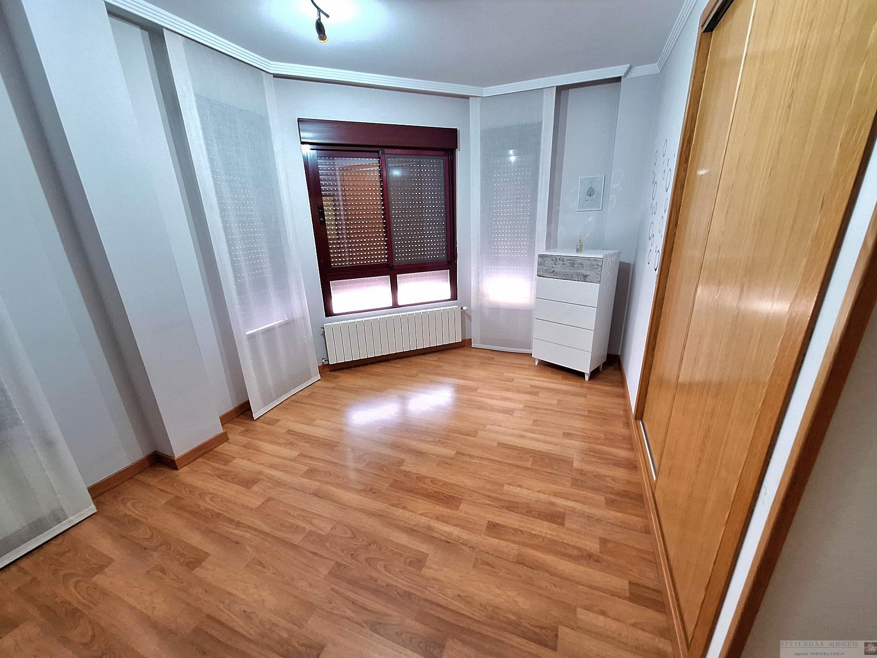 For sale of flat in Albacete
