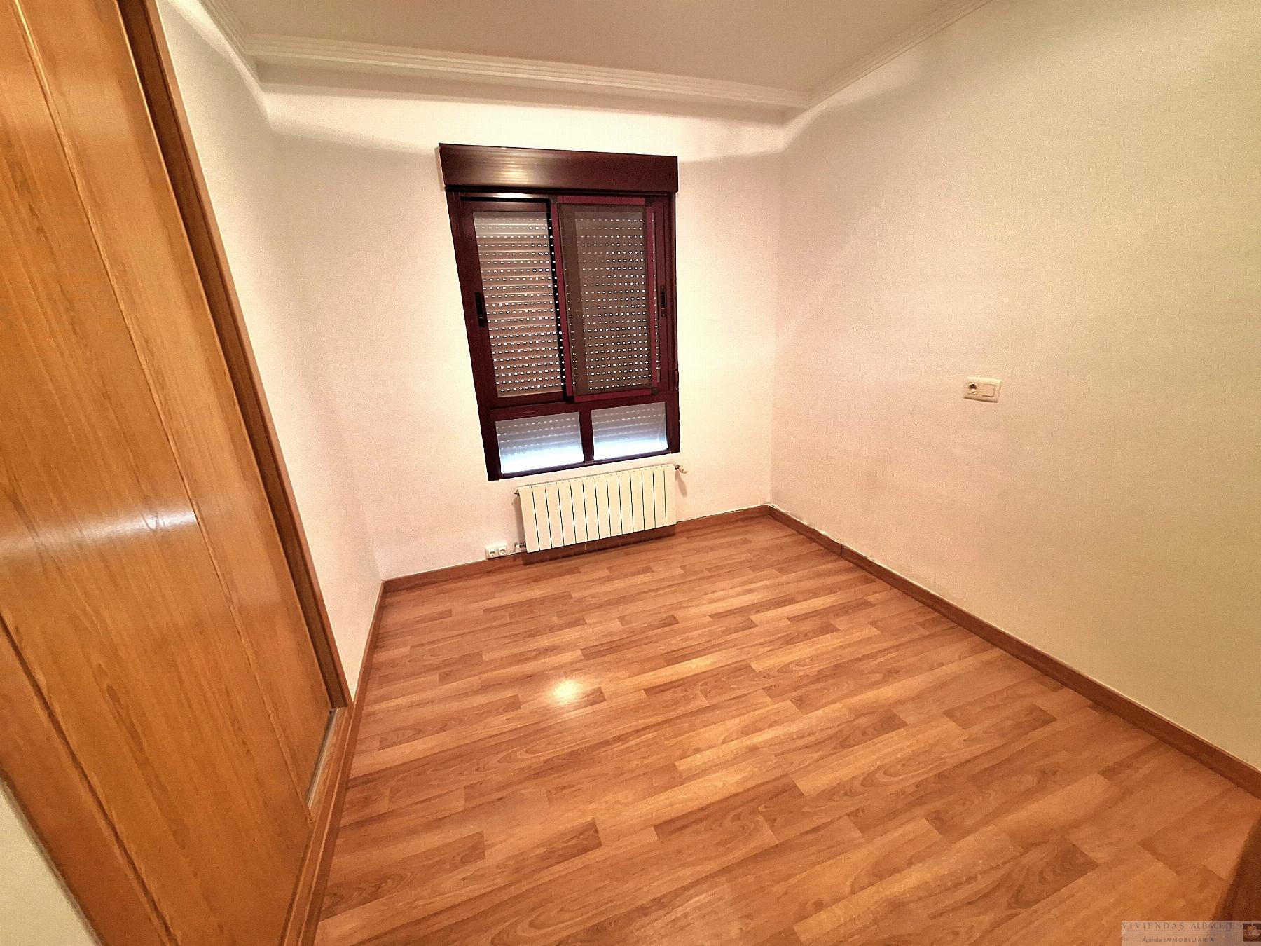 For sale of flat in Albacete
