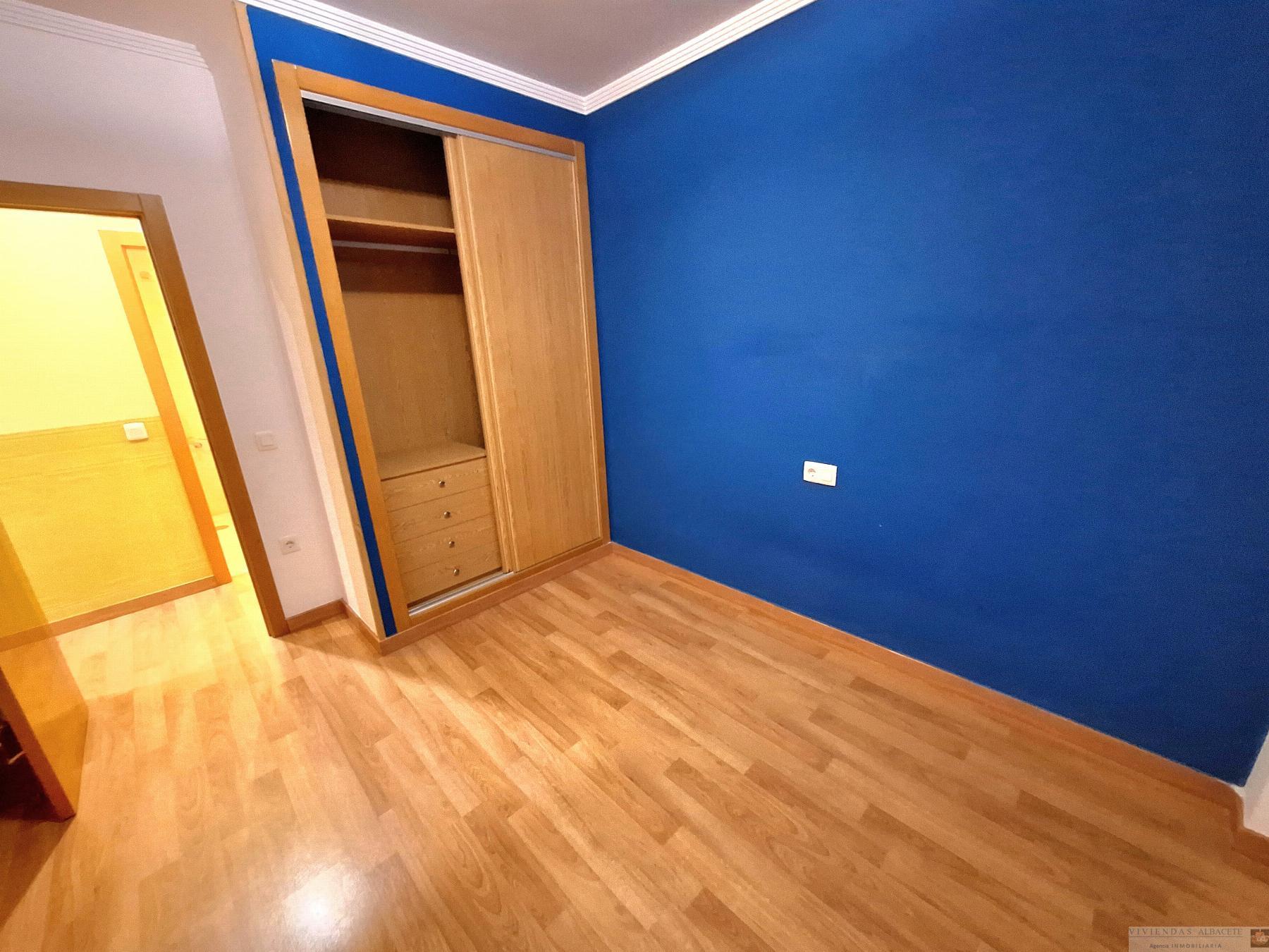 For sale of flat in Albacete