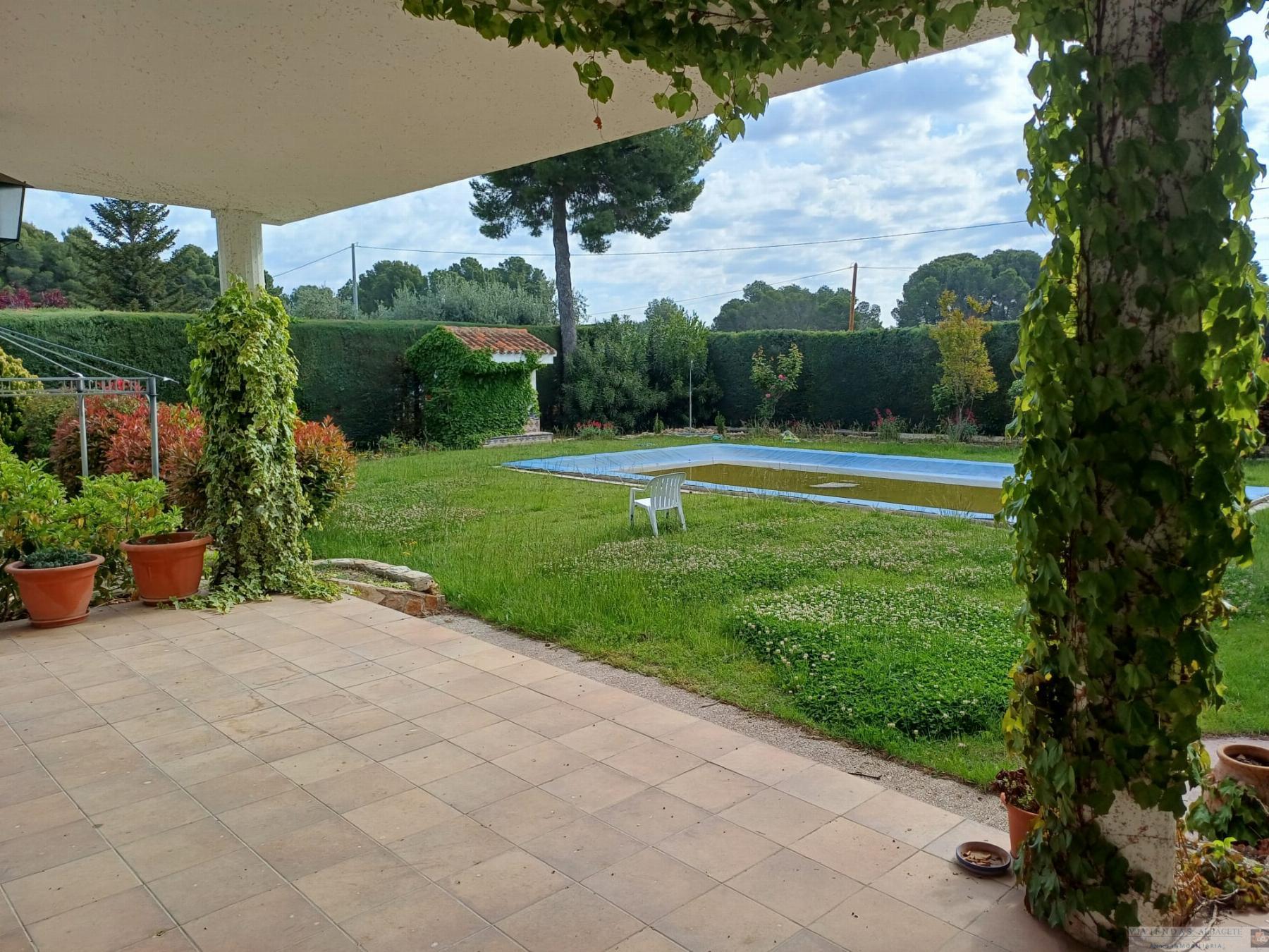 For rent of chalet in Albacete