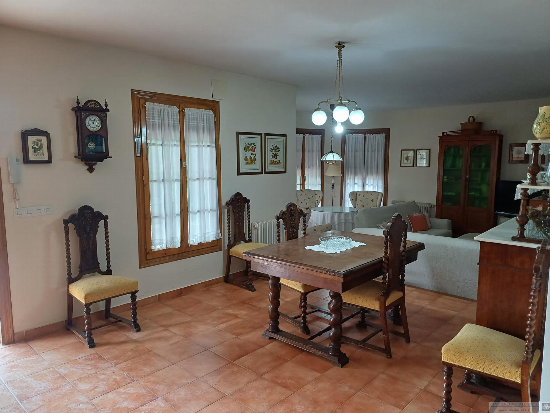 For rent of chalet in Albacete