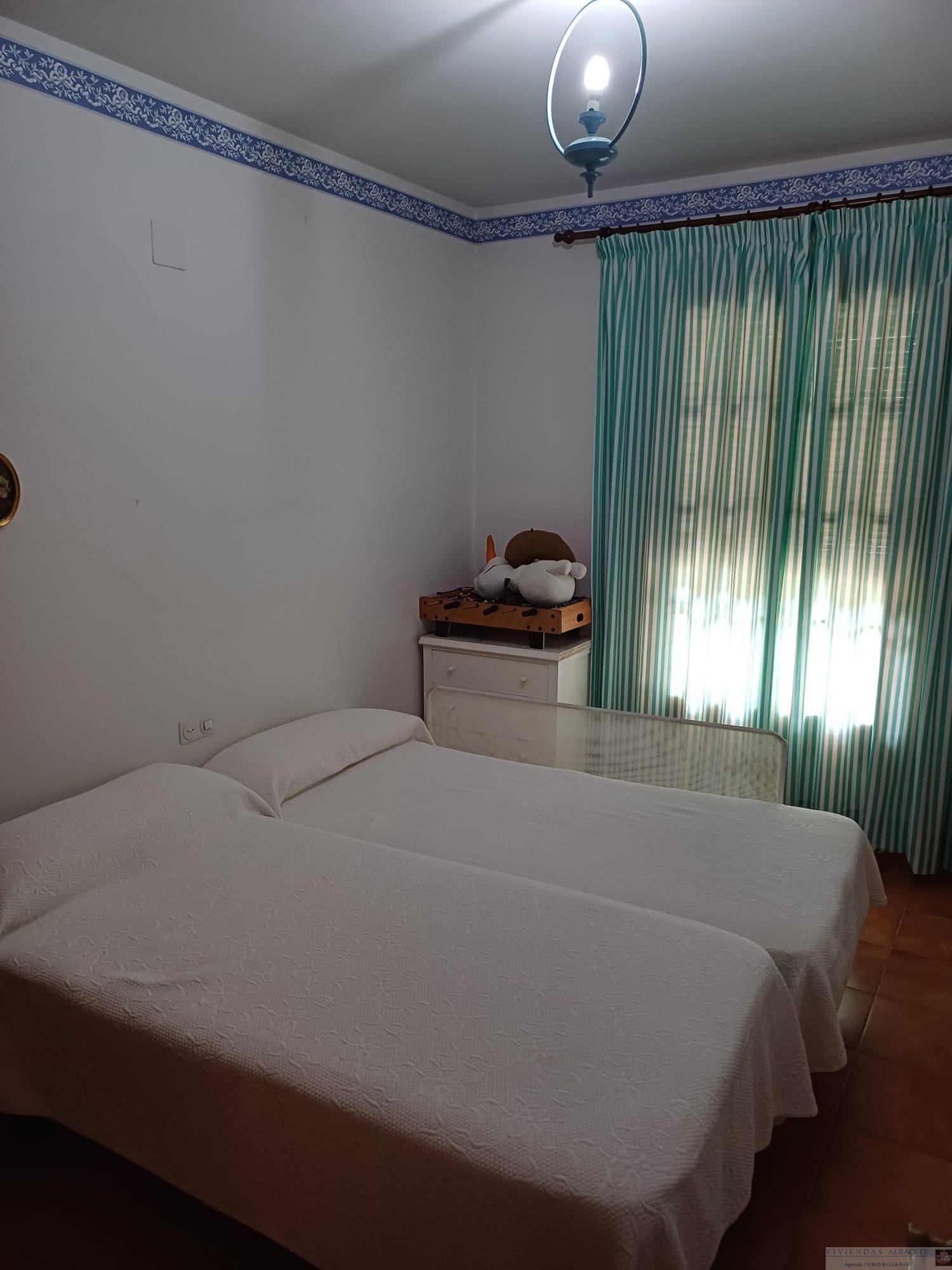 For rent of chalet in Albacete