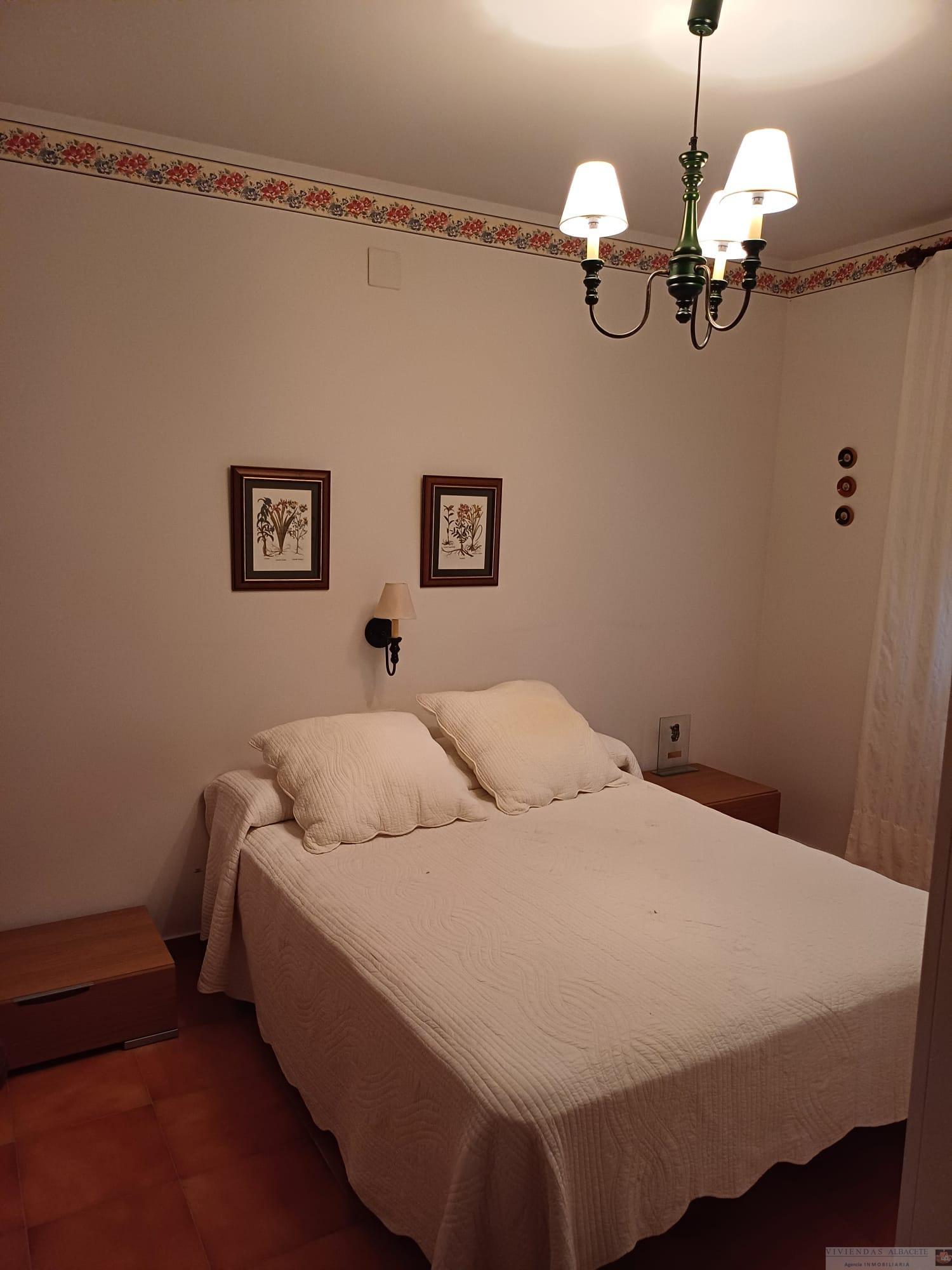 For rent of chalet in Albacete