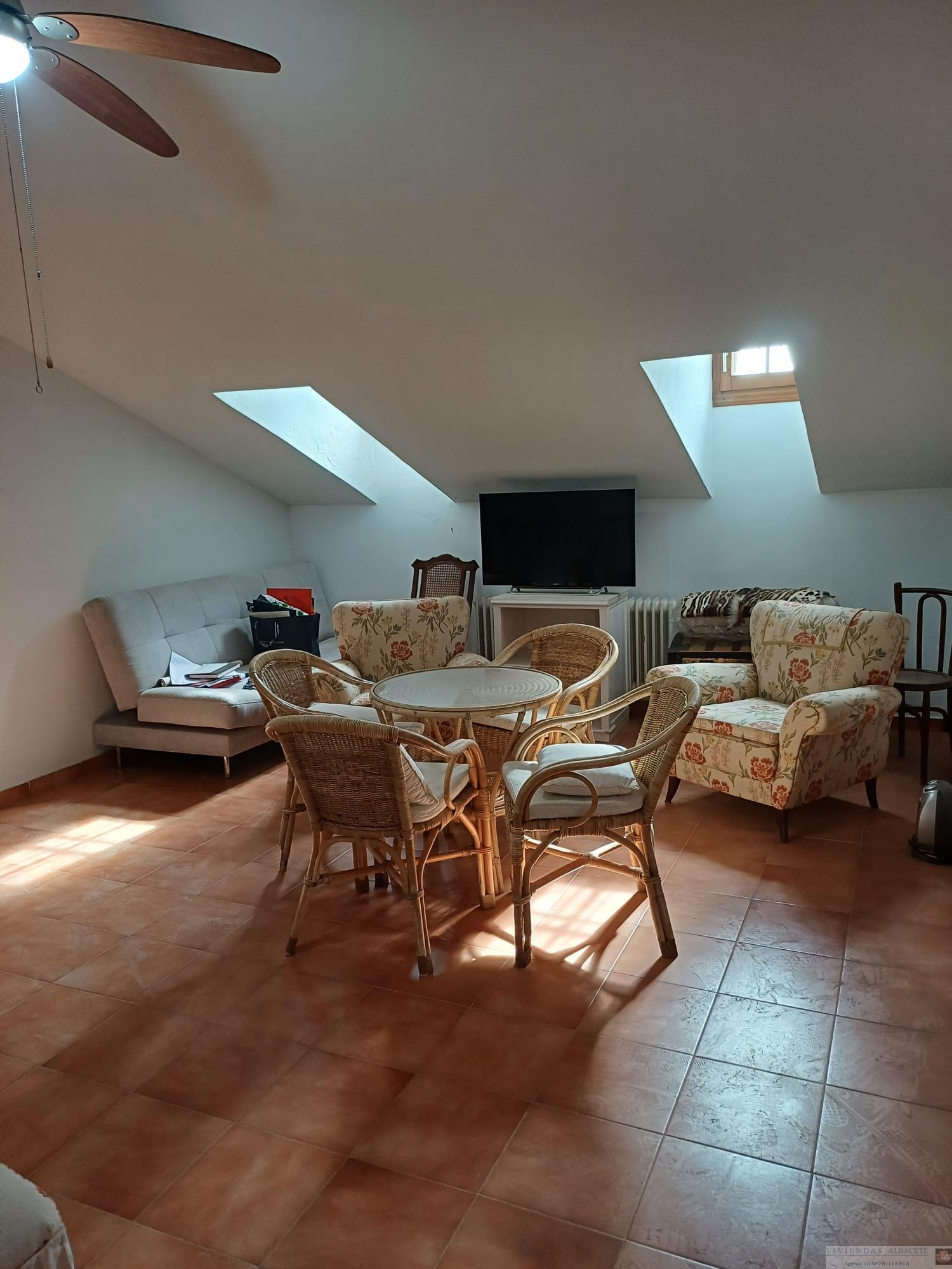 For rent of chalet in Albacete