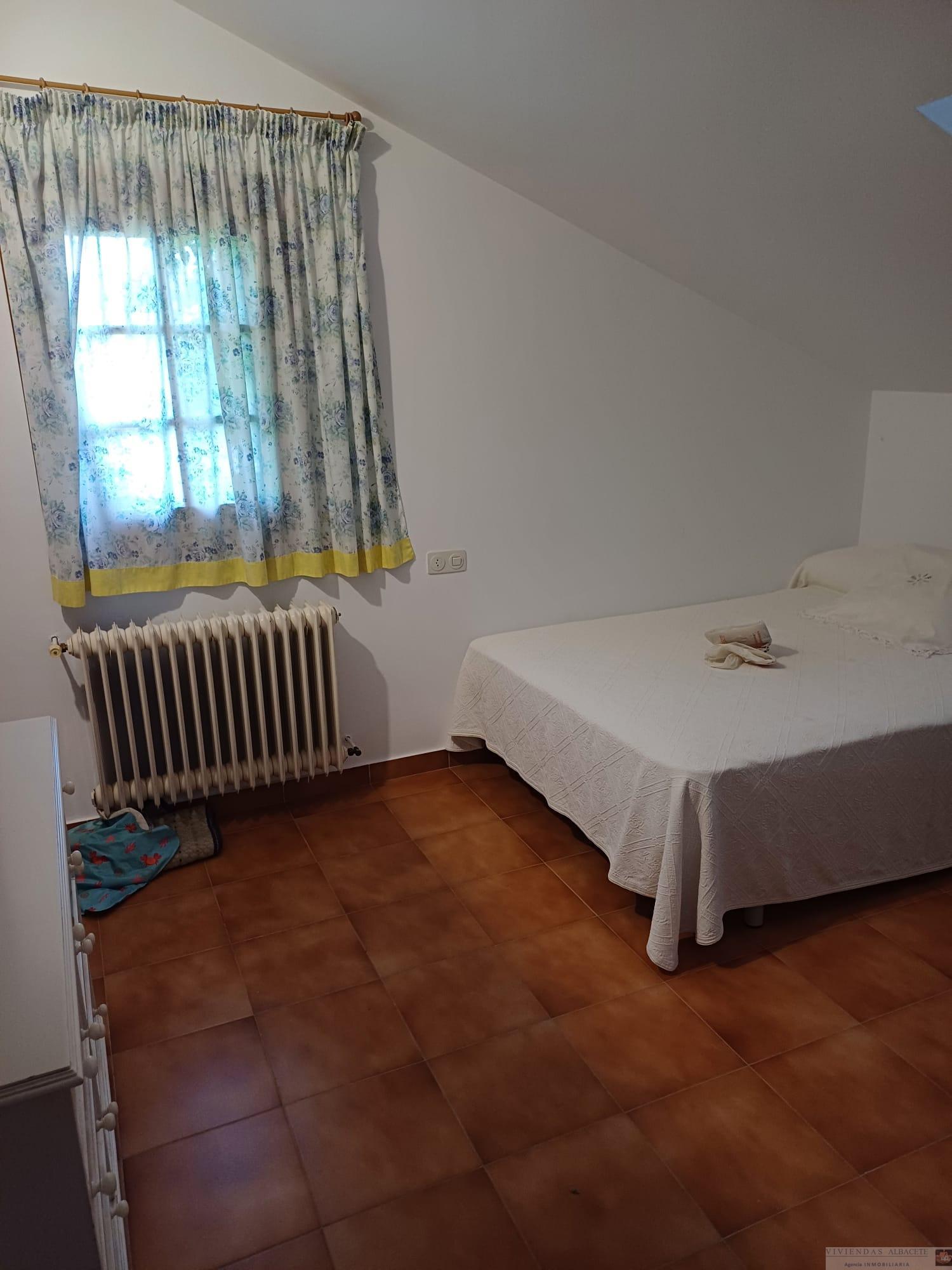 For rent of chalet in Albacete