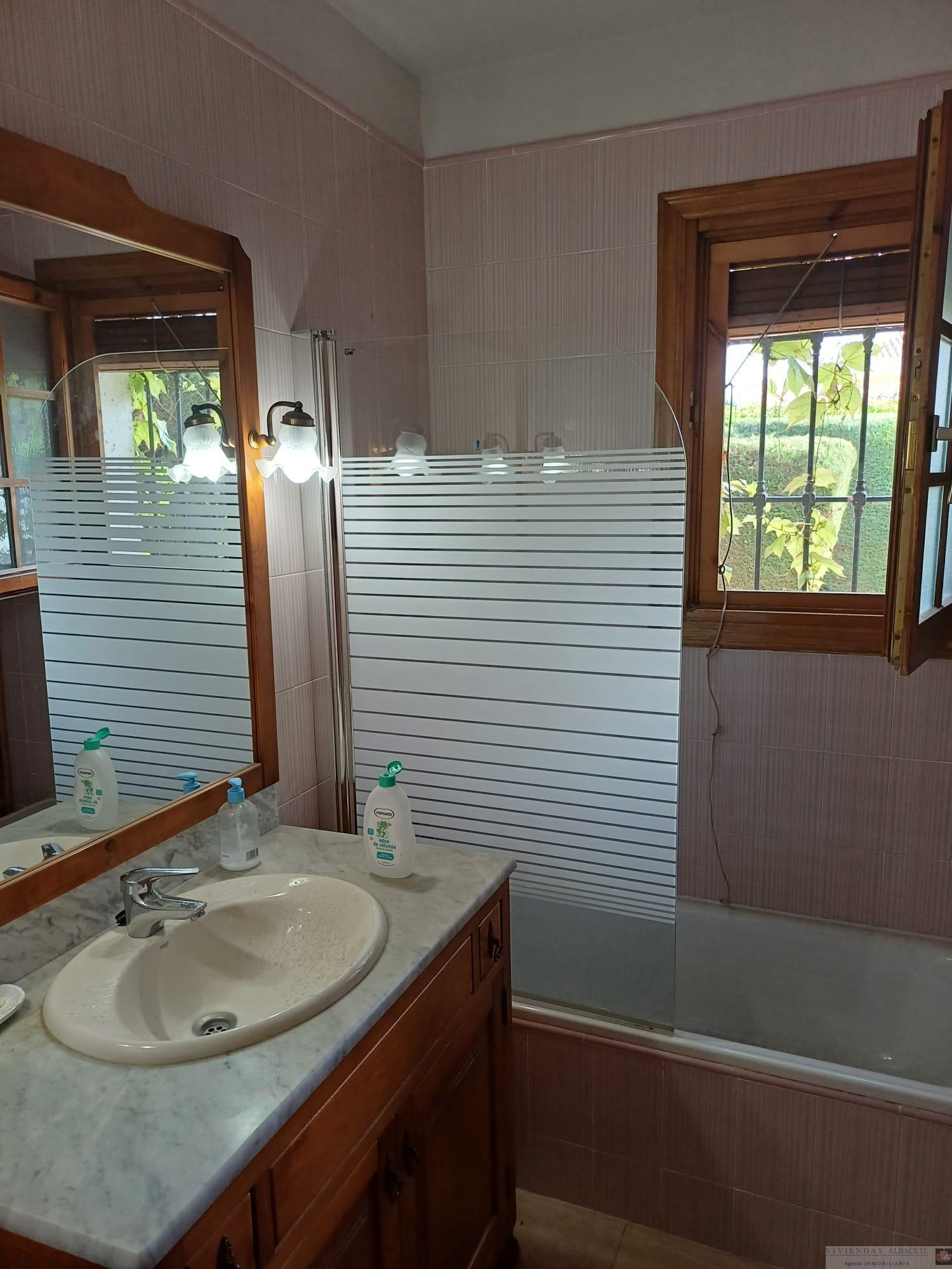 For rent of chalet in Albacete