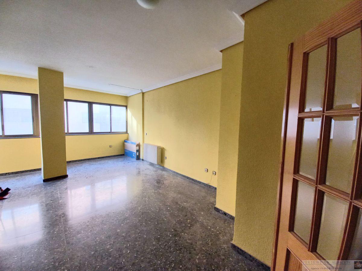 For sale of flat in Albacete