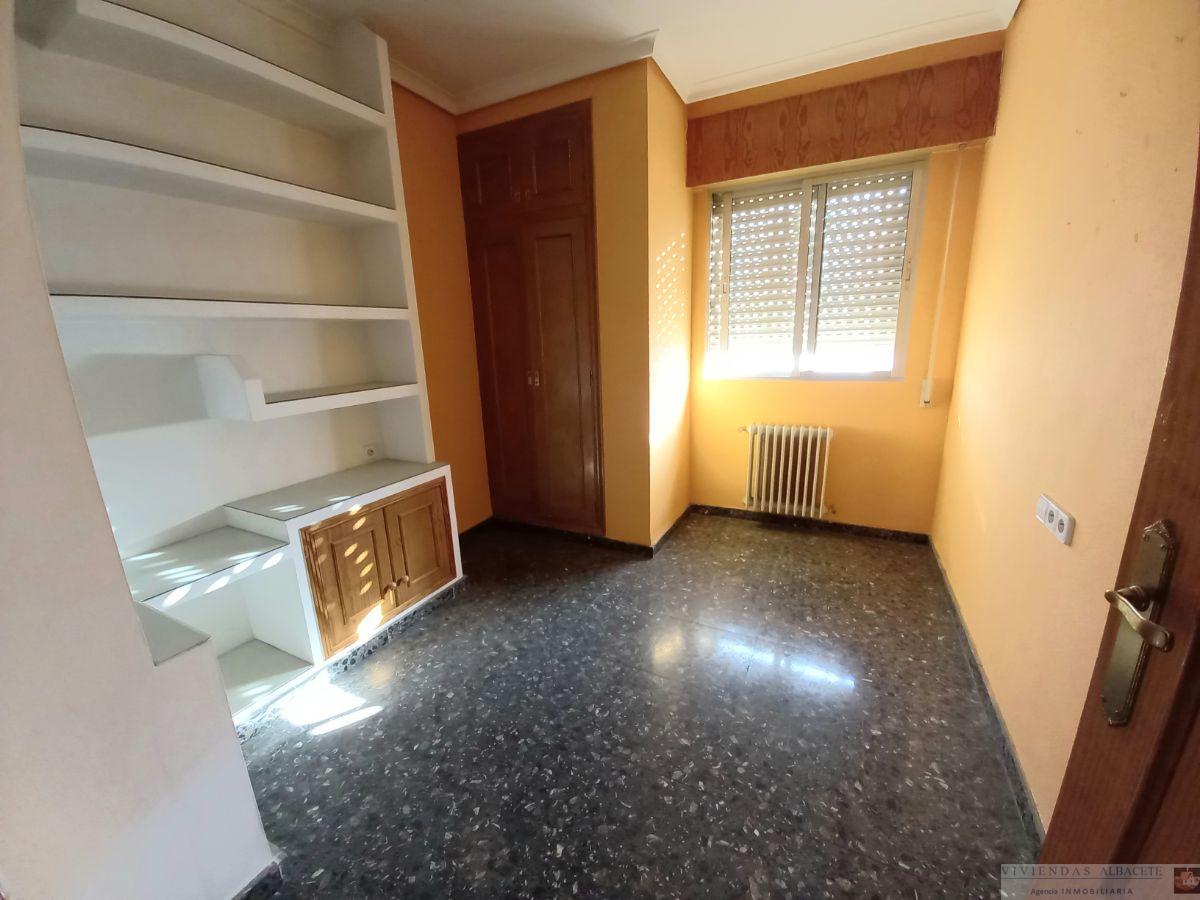 For sale of flat in Albacete