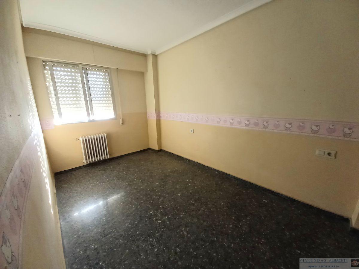 For sale of flat in Albacete