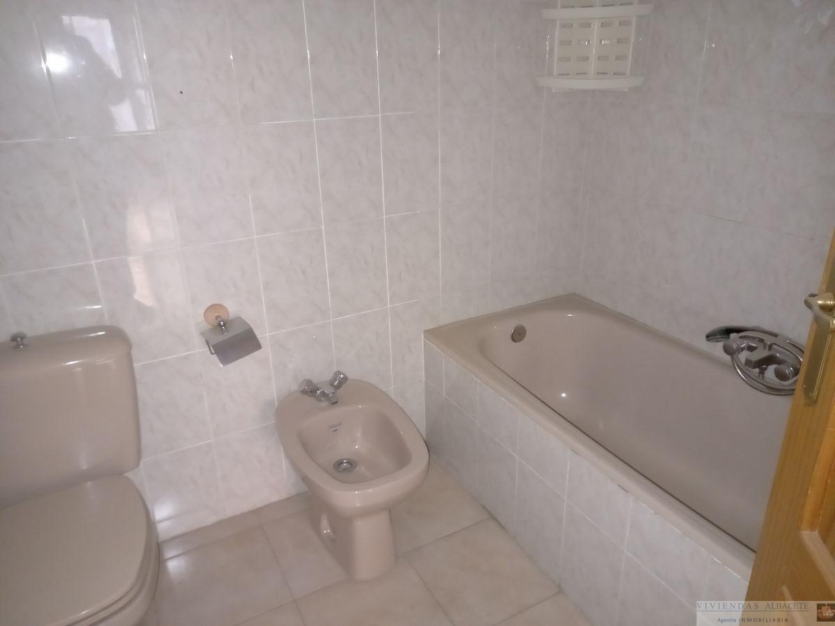 For sale of flat in Albacete