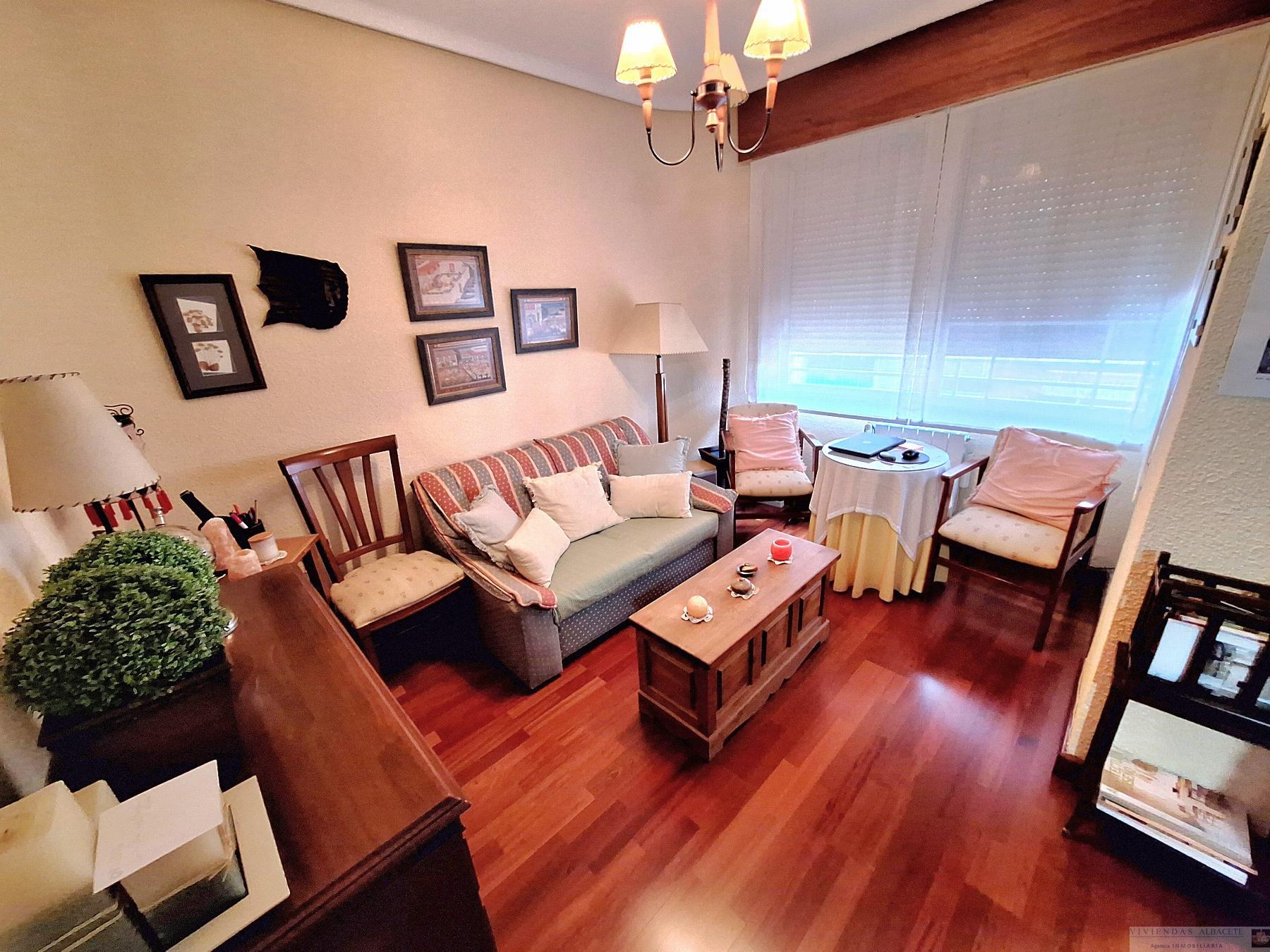 For sale of flat in Albacete