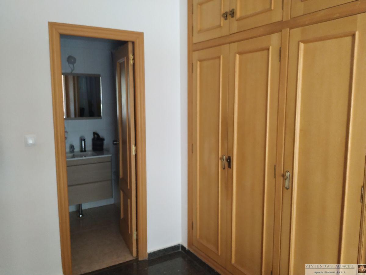 For sale of flat in Albacete