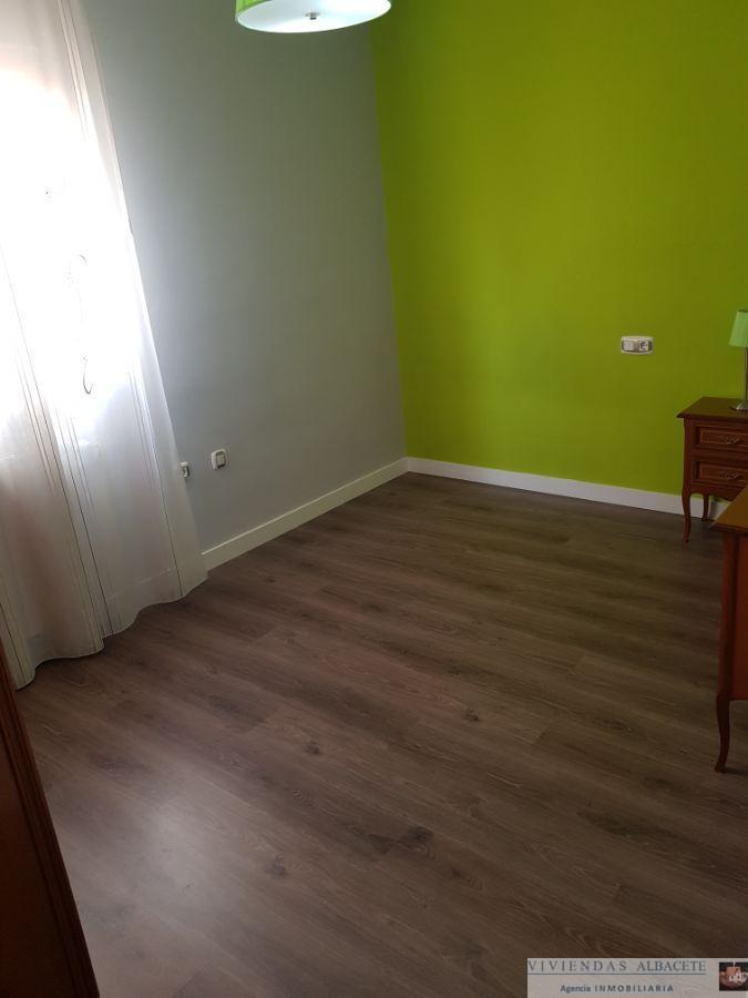 For sale of flat in Albacete