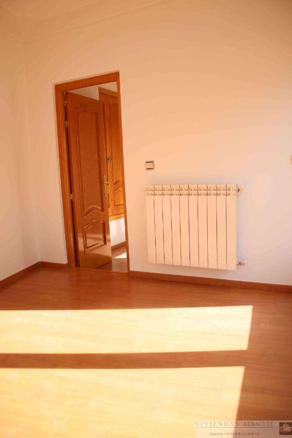 For sale of penthouse in Albacete