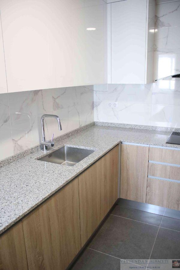For sale of penthouse in Albacete