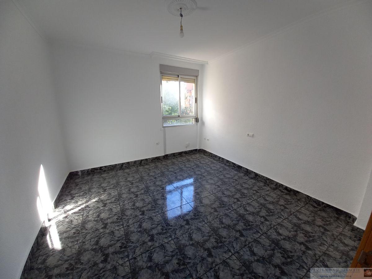 For sale of flat in Albacete