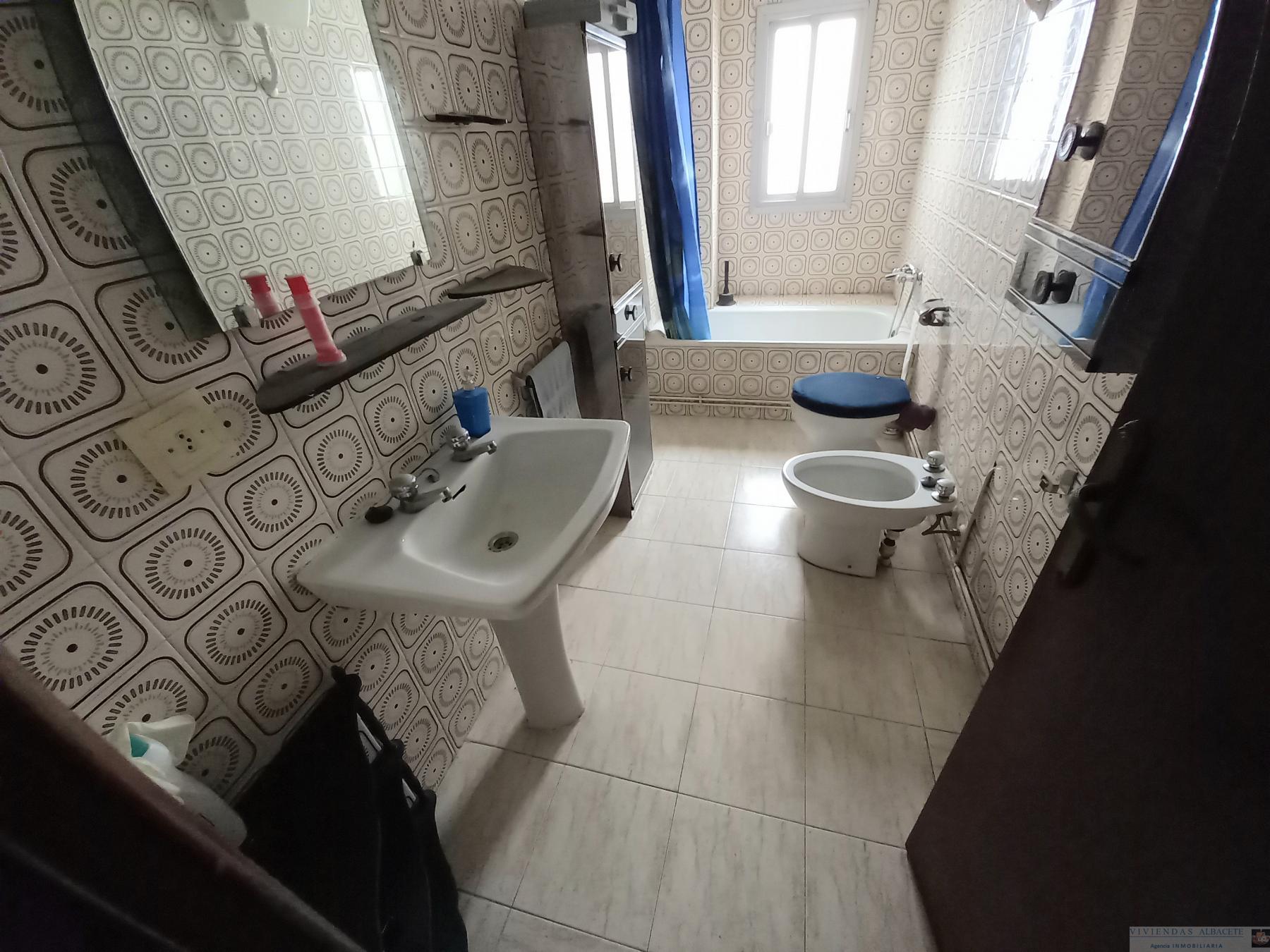 For sale of flat in Albacete