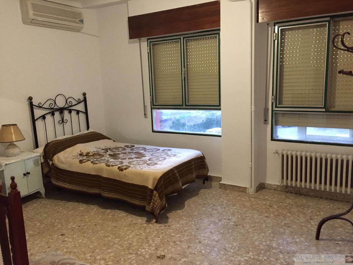 For sale of flat in Albacete