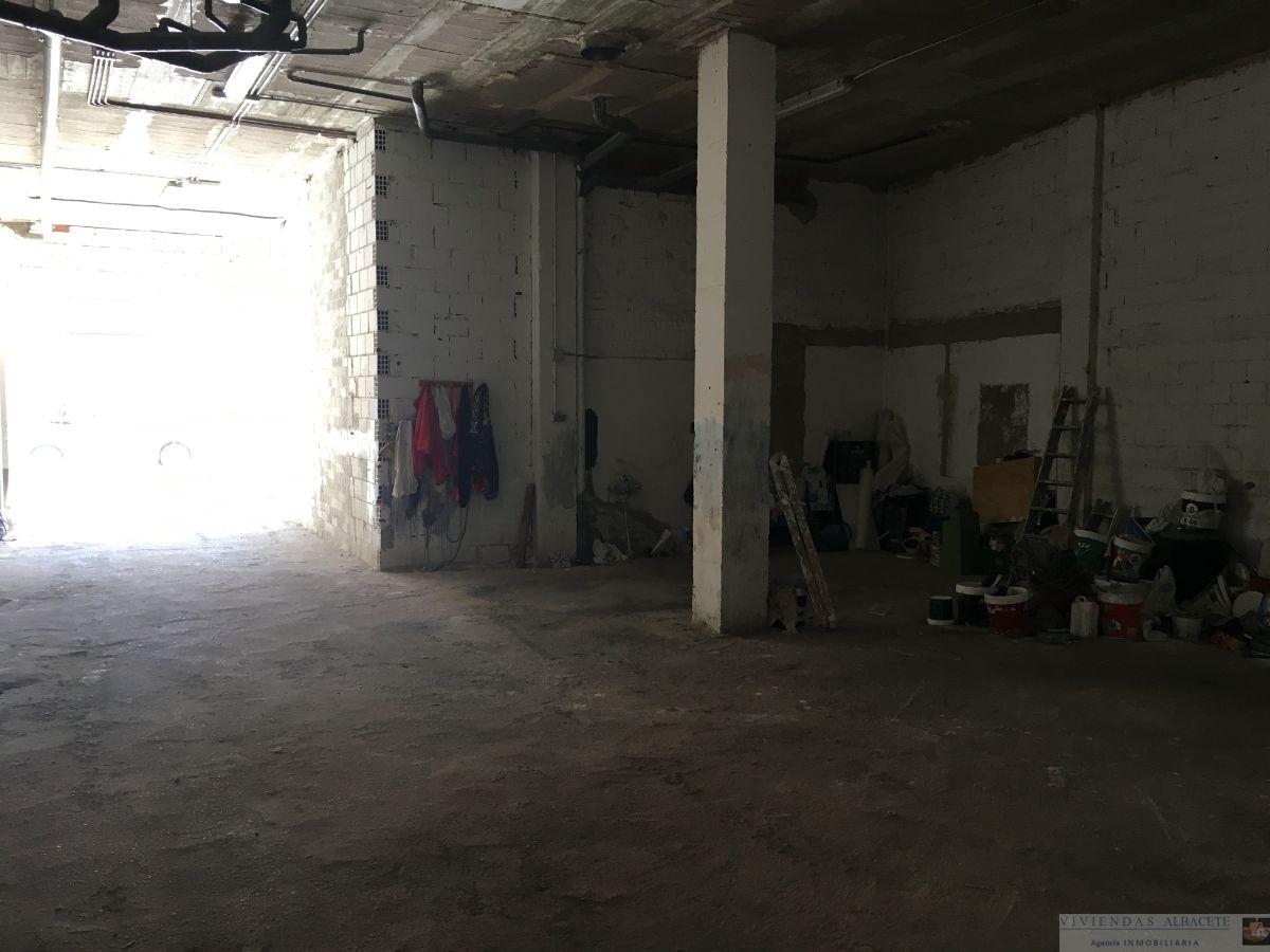 For sale of commercial in Albacete