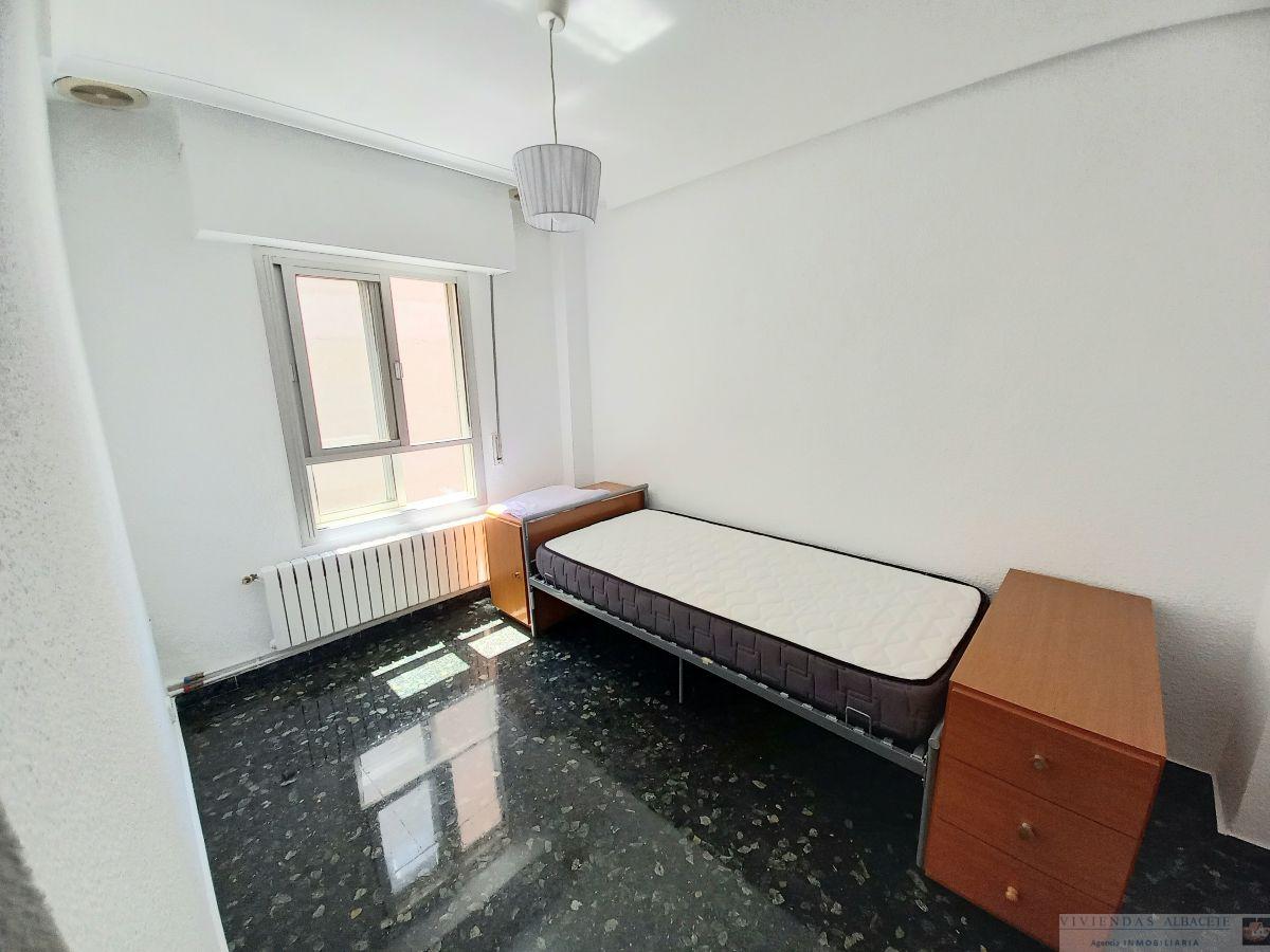 For sale of flat in Albacete