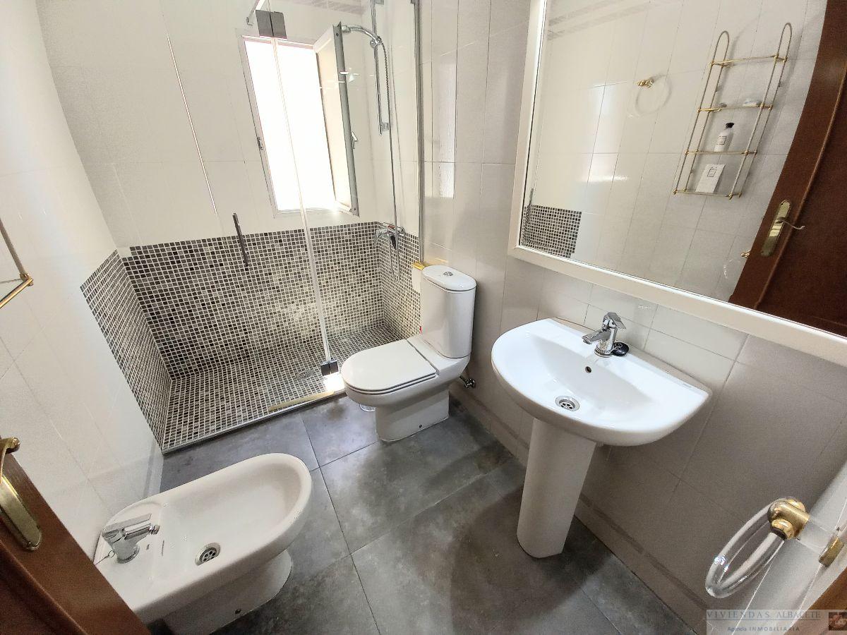 For sale of flat in Albacete