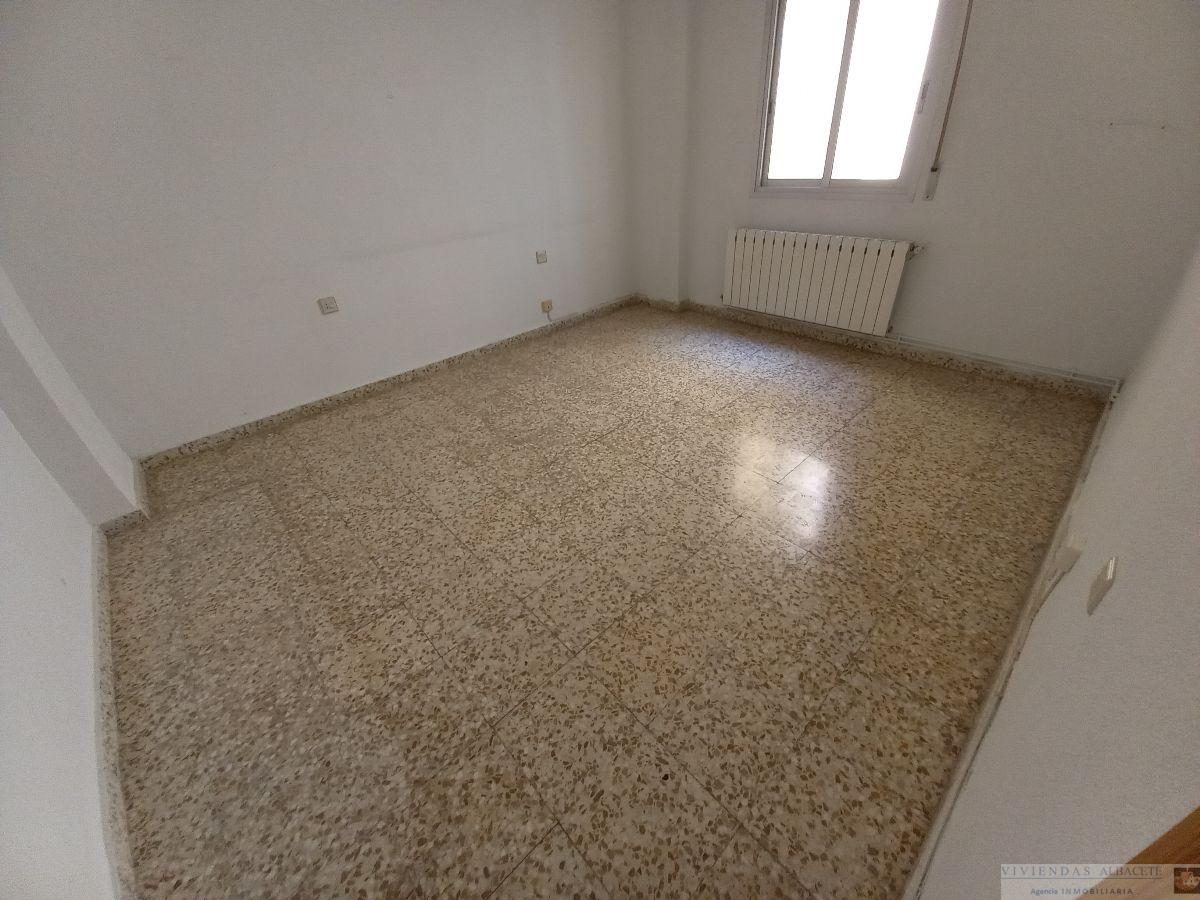 For sale of flat in Albacete