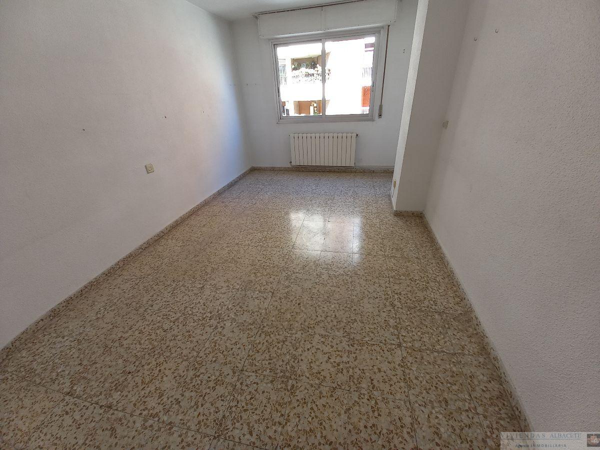 For sale of flat in Albacete