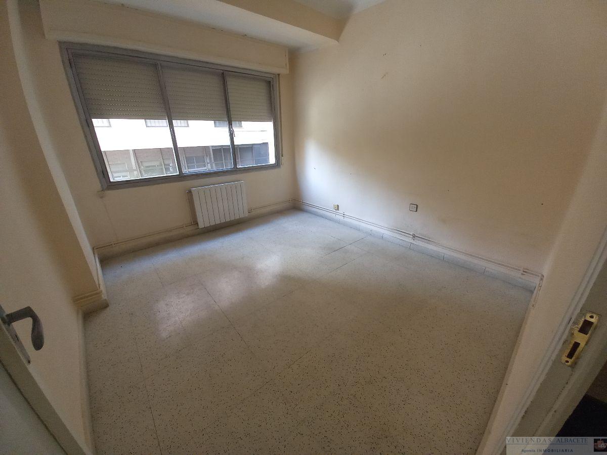 For sale of flat in Albacete