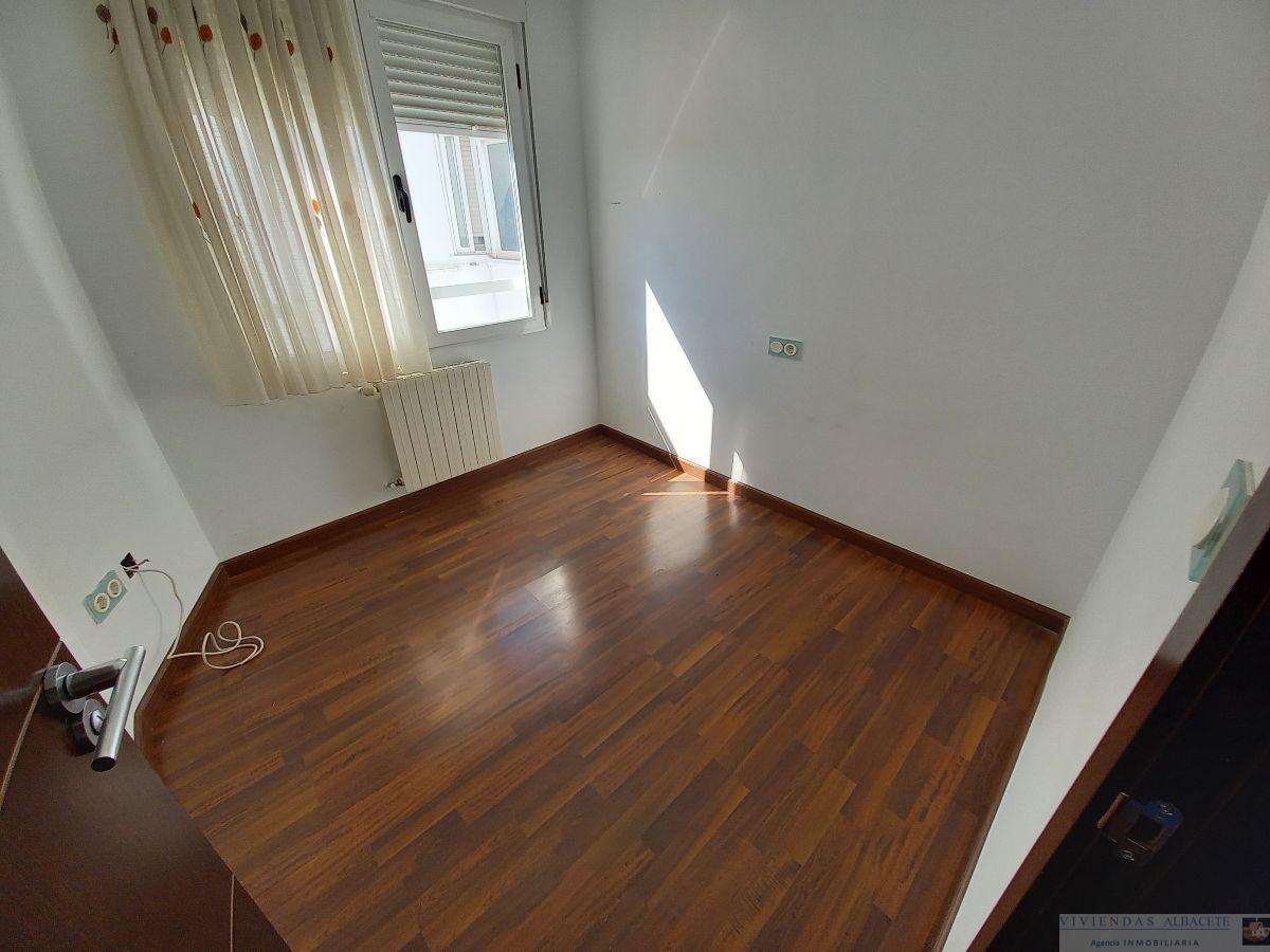 For sale of penthouse in Albacete