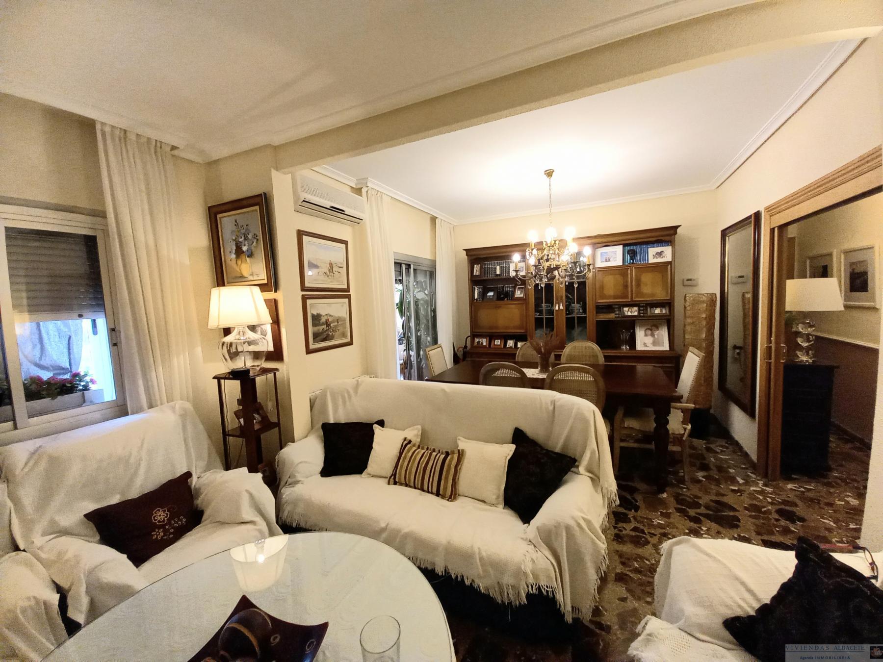 For sale of apartment in Albacete