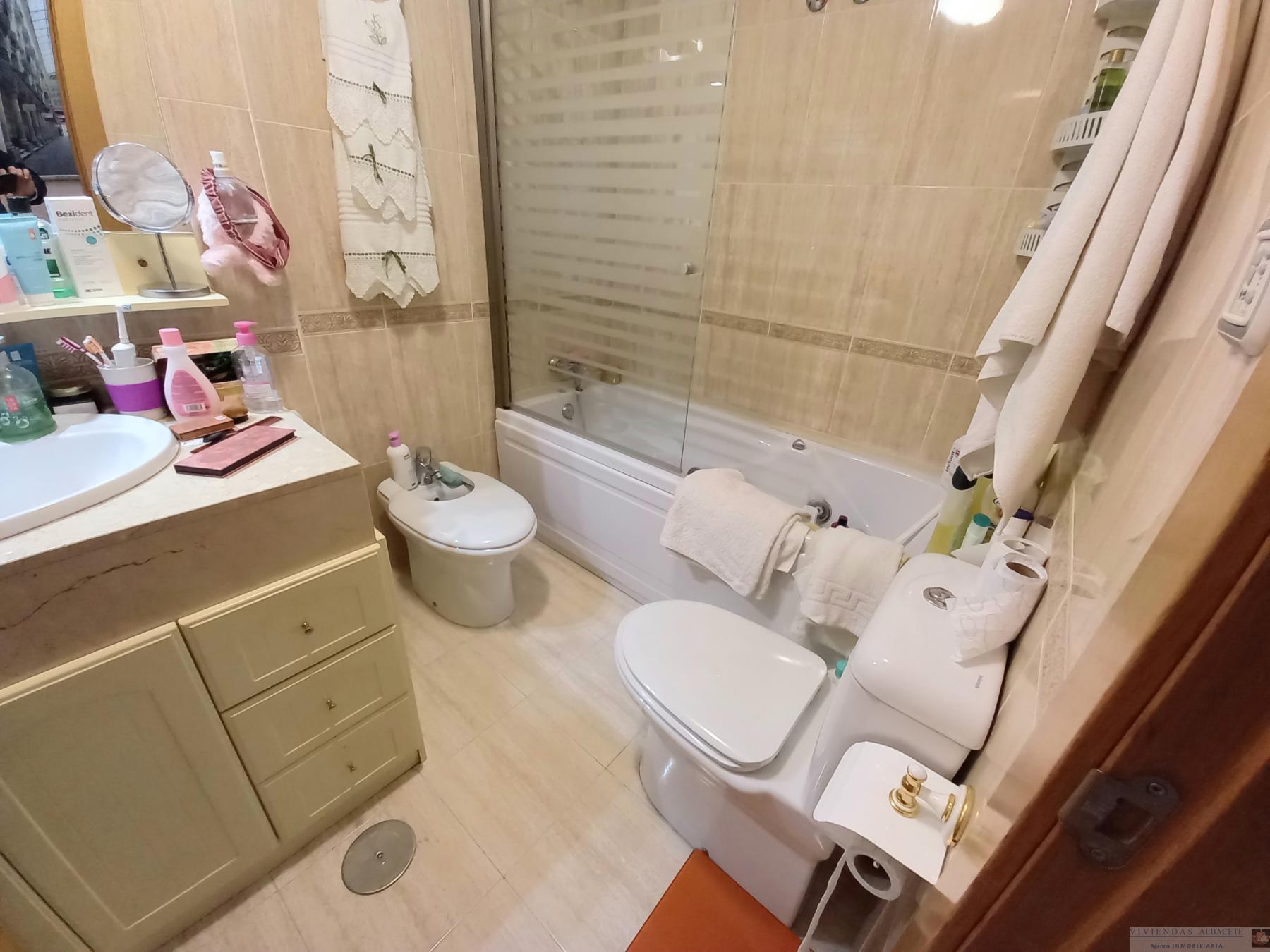 For sale of flat in Albacete