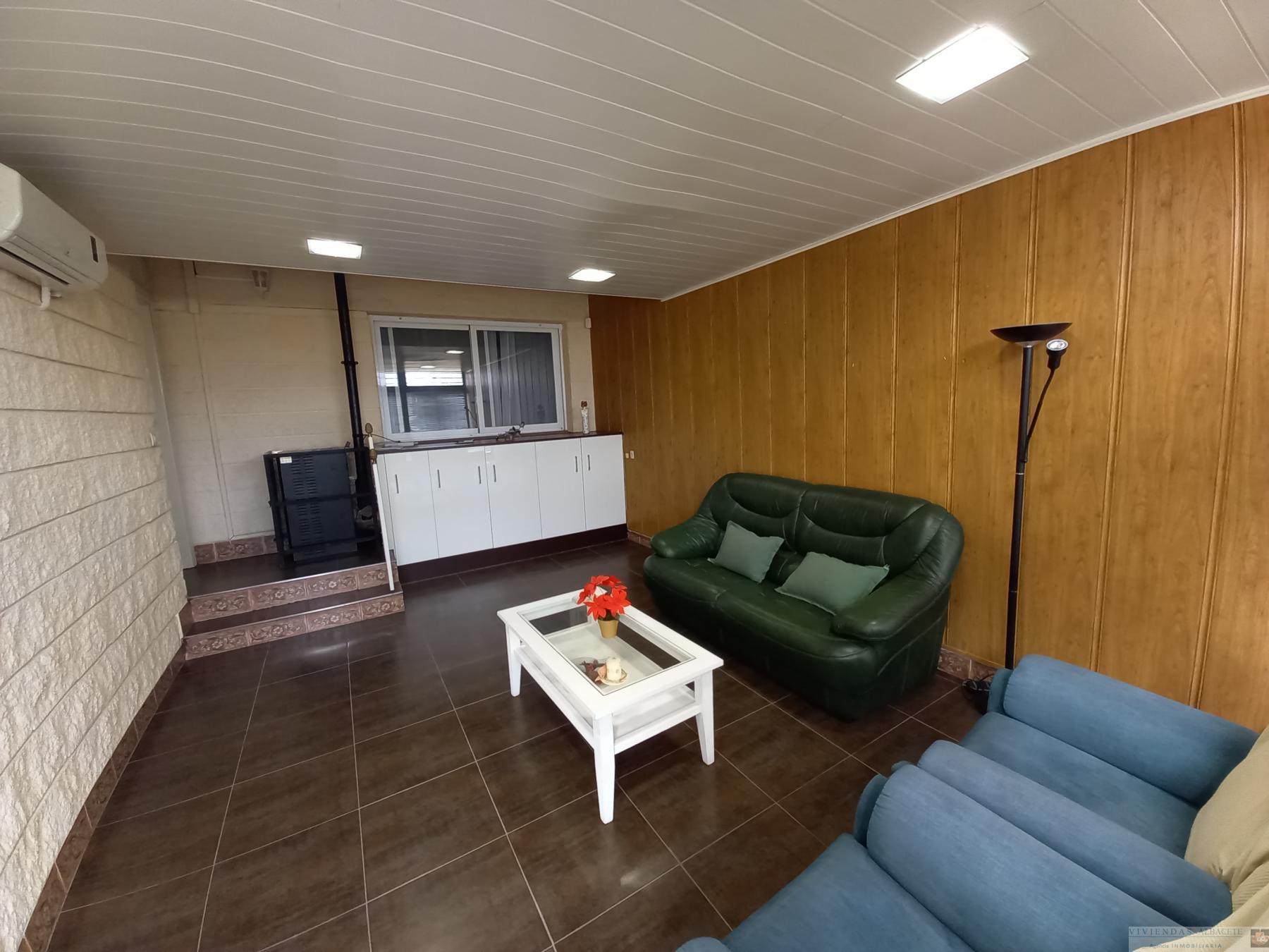 For sale of chalet in Albacete