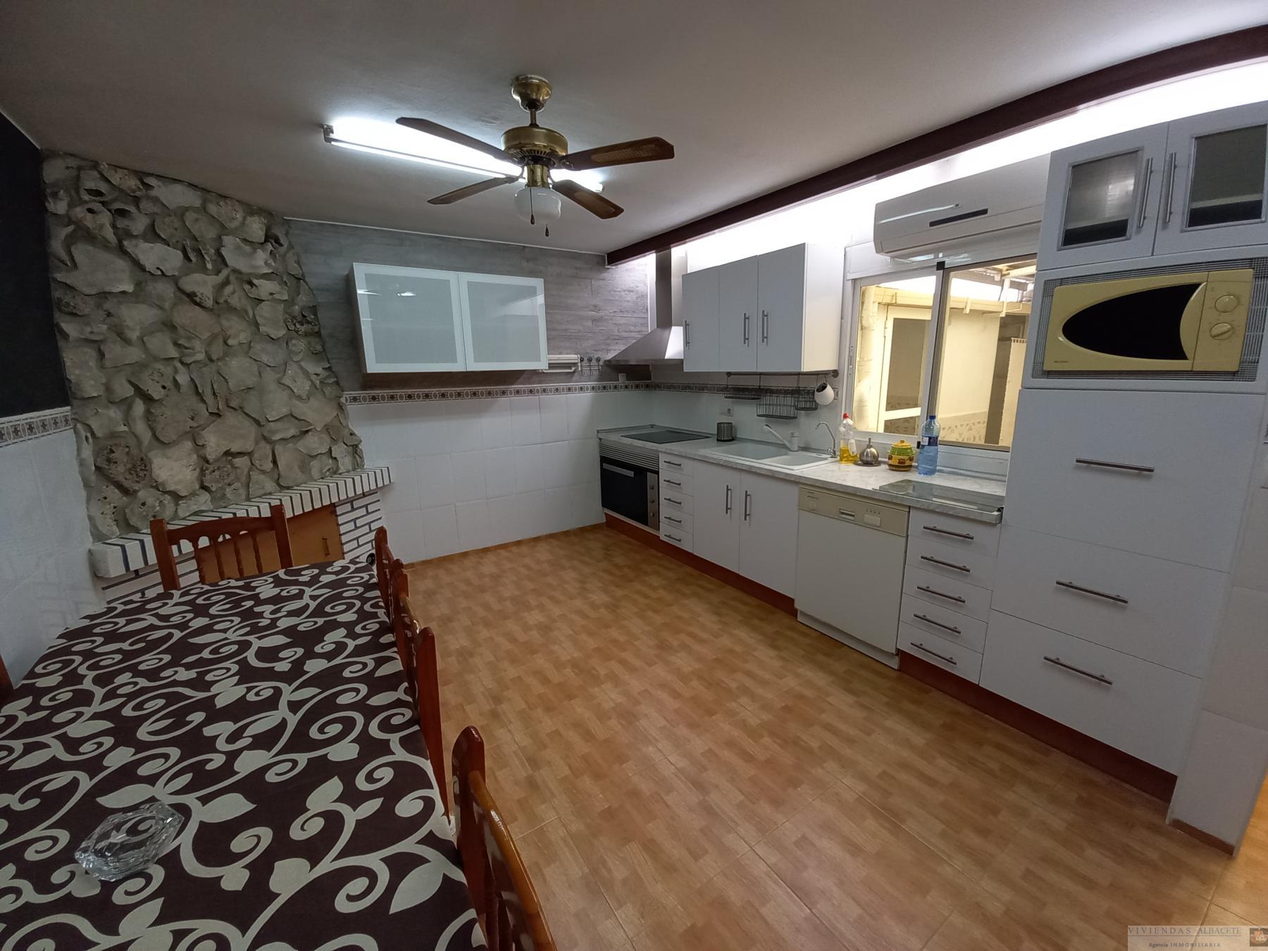 For sale of chalet in Albacete