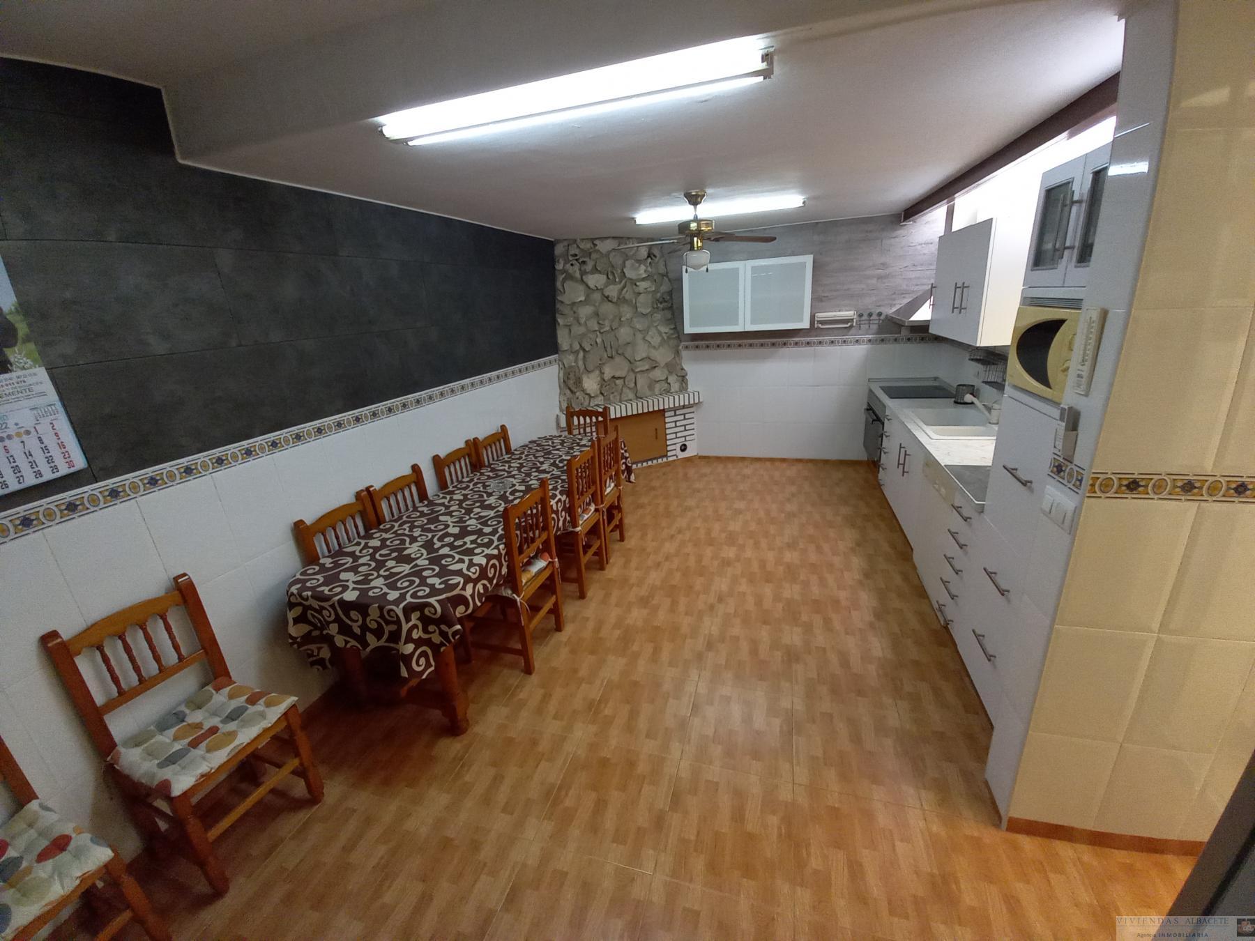 For sale of chalet in Albacete