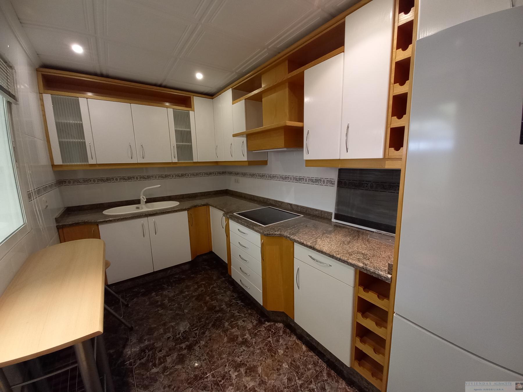 For sale of chalet in Albacete
