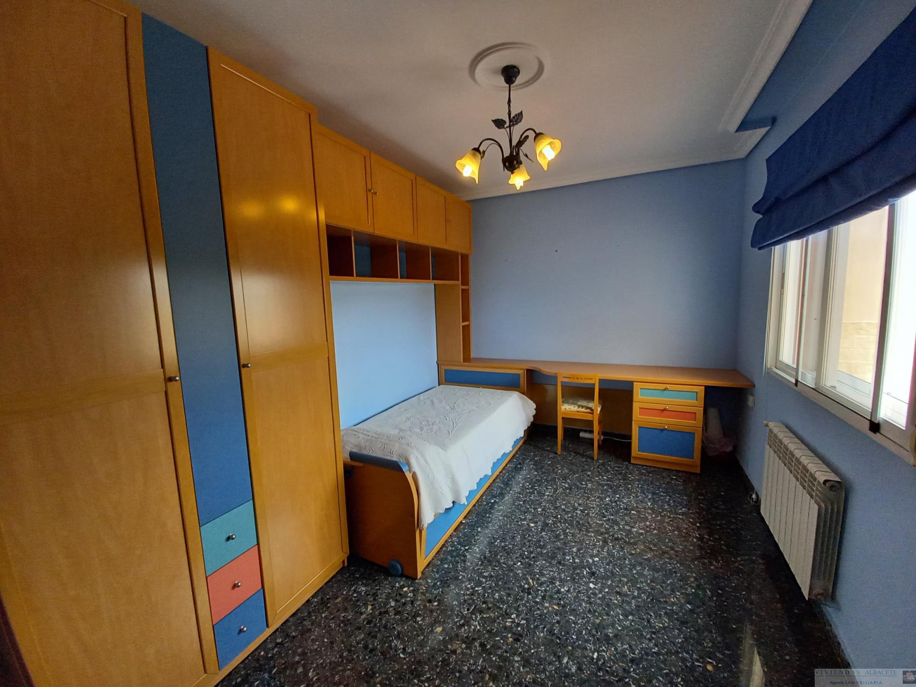 For sale of chalet in Albacete